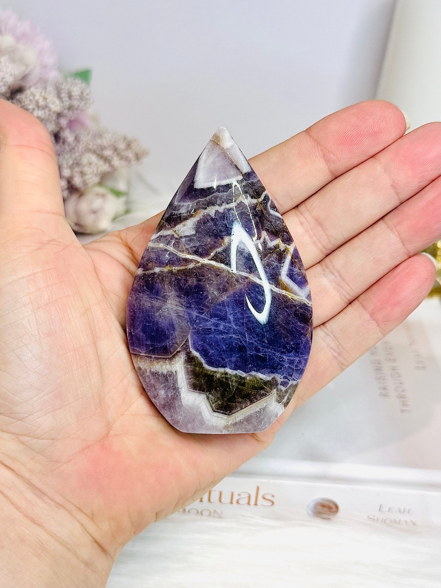 Chevron | Dream Amethyst Flame | Freeform 9cm