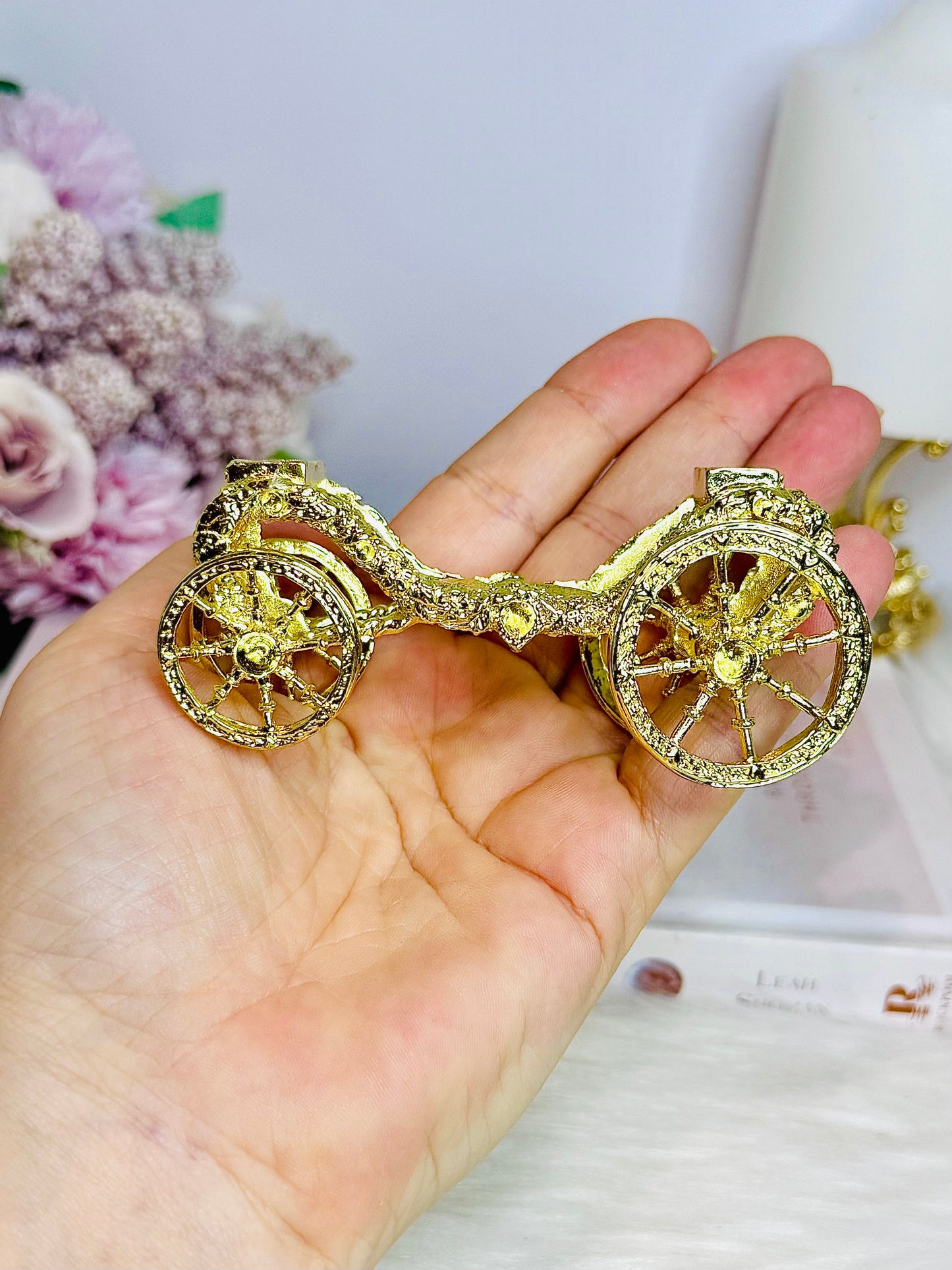 Gold Carriage with Angel Aura Sphere 9.5cm