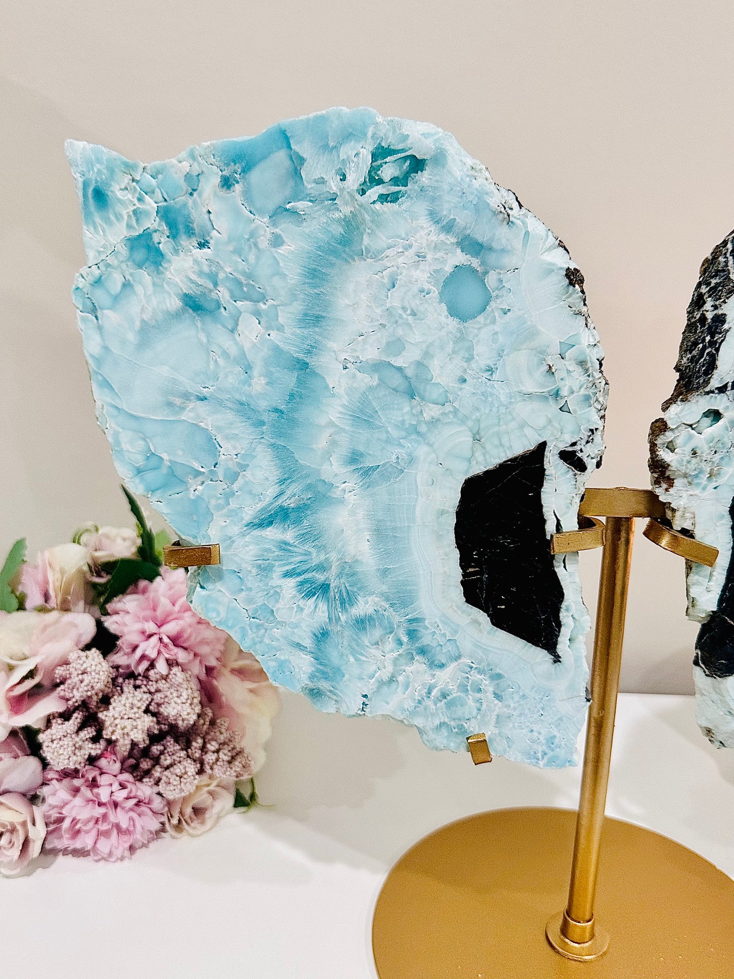 ⚜️SALE⚜️ ‘ Calming & Joyful ‘ ~ Classy & Fabulous Absolutely Stunning Huge 30cm Inc Stand (Wings 24cm) High Grade Blue Aragonite Wings On Gold Stand ~ Spectacular Piece Of Magic
