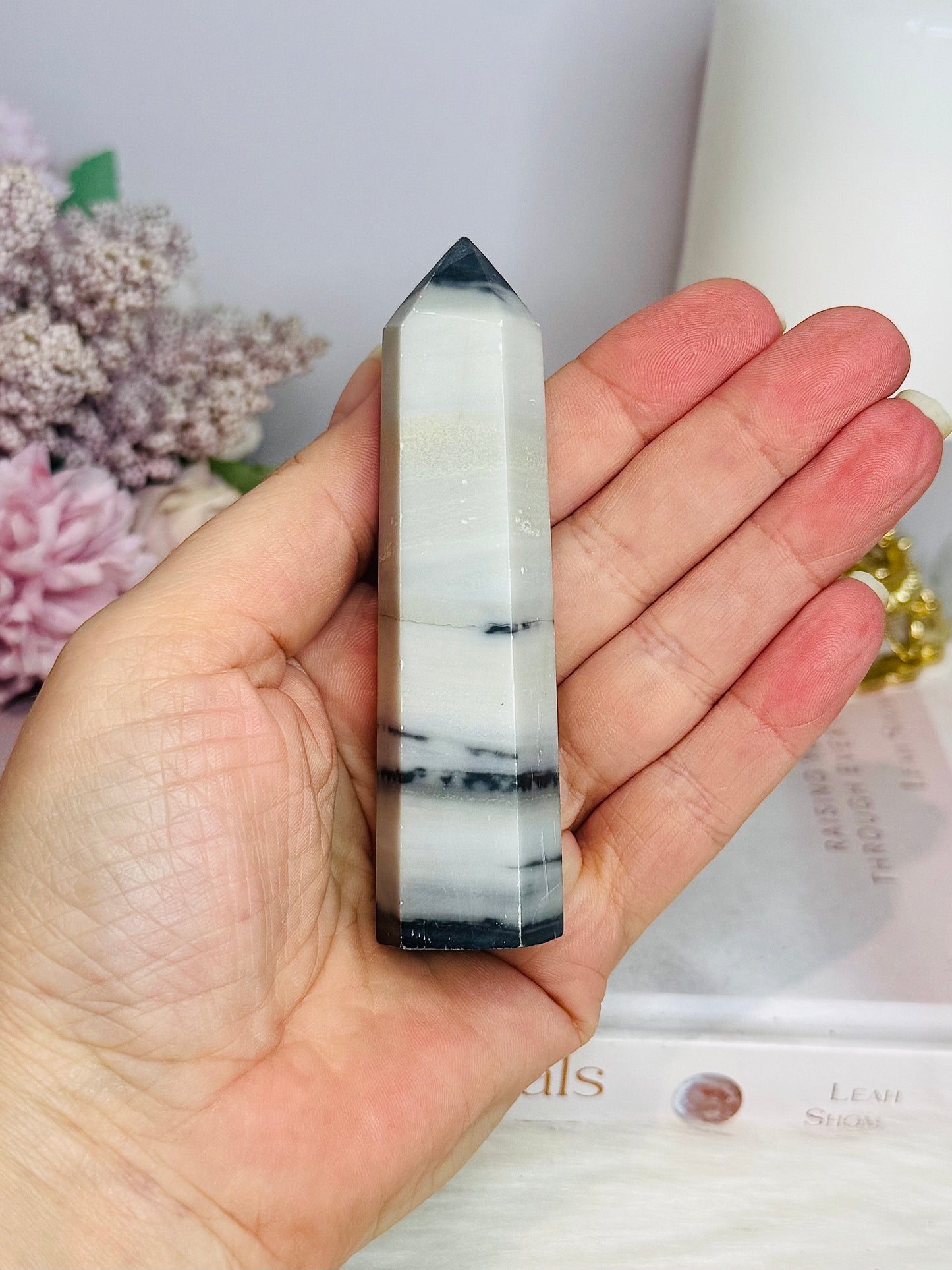 Black & White Jade Tower 10cm