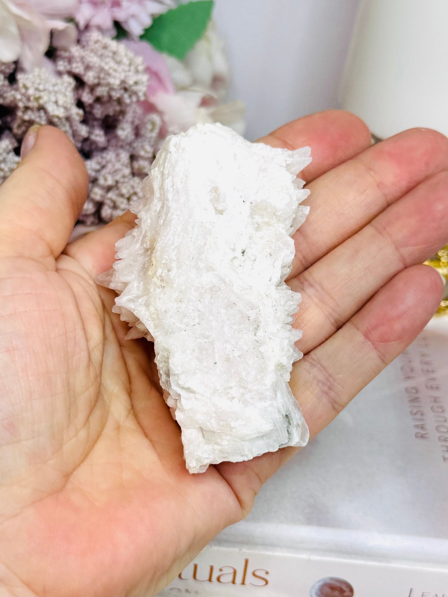 Mangano Calcite Specimen 8cm UV Reactive