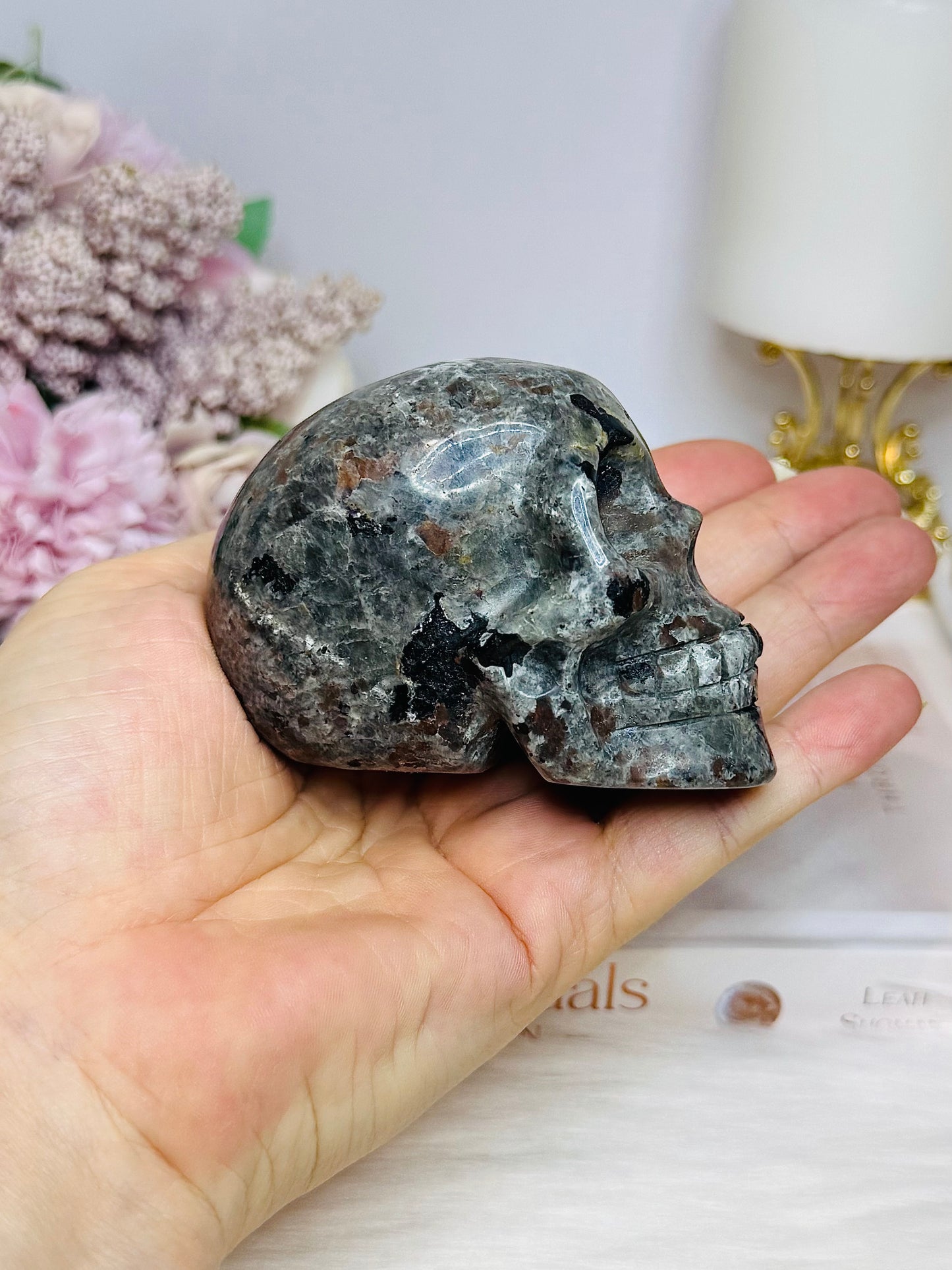 Yooperlite Carved Skull (UV Reactive) 8cm 300g