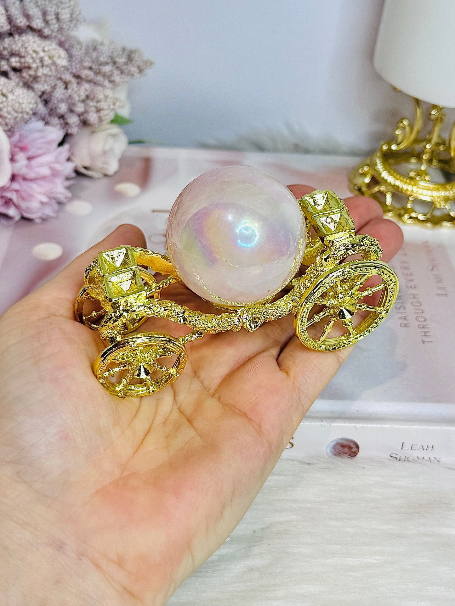 Gold Carriage with Angel Aura Sphere 9.5cm