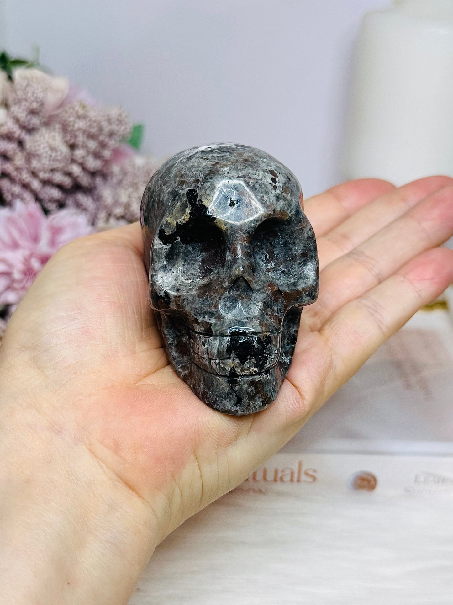 Yooperlite Carved Skull (UV Reactive) 8cm 300g