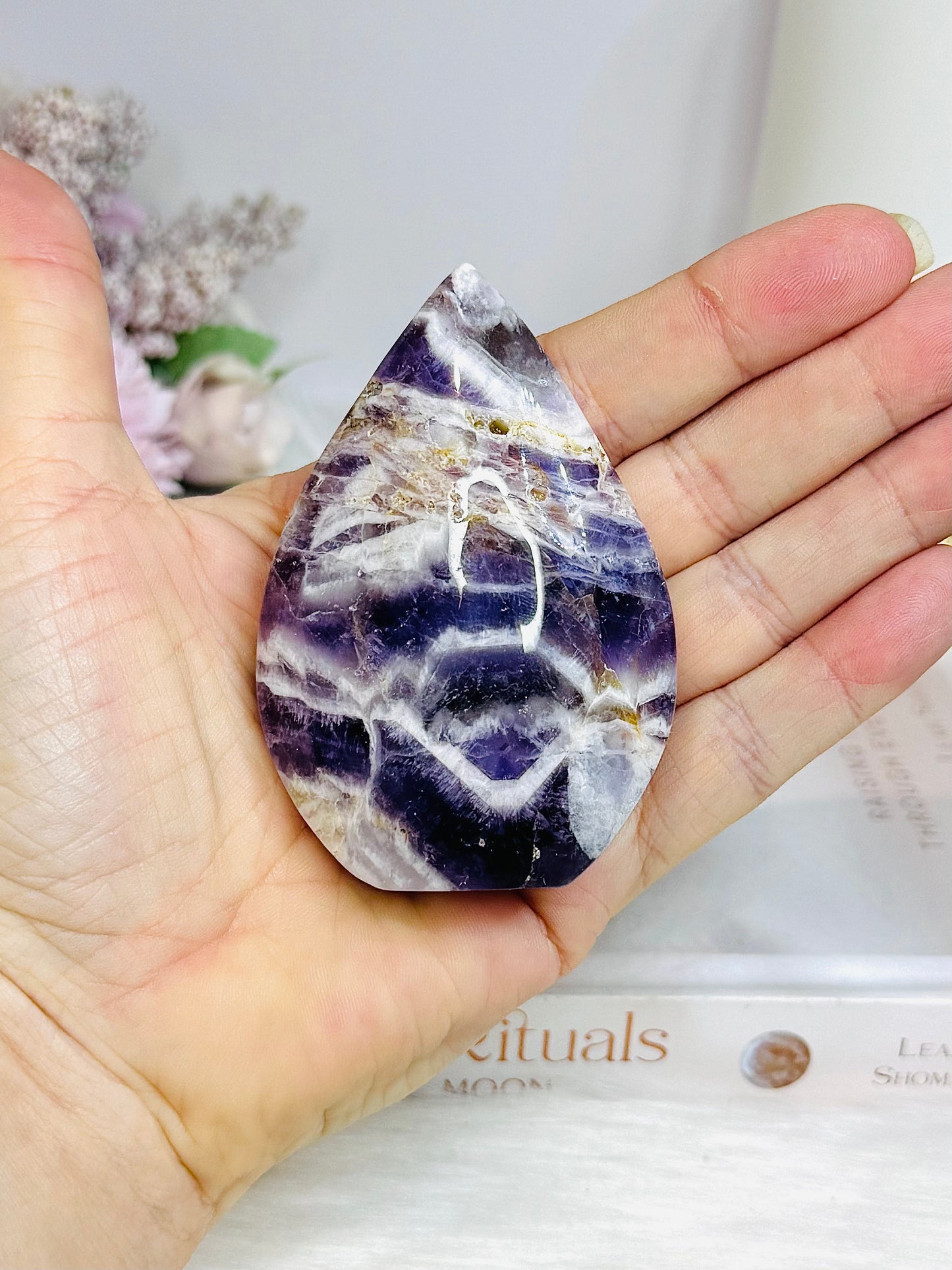 Chevron | Dream Amethyst Flame | Freeform 8cm