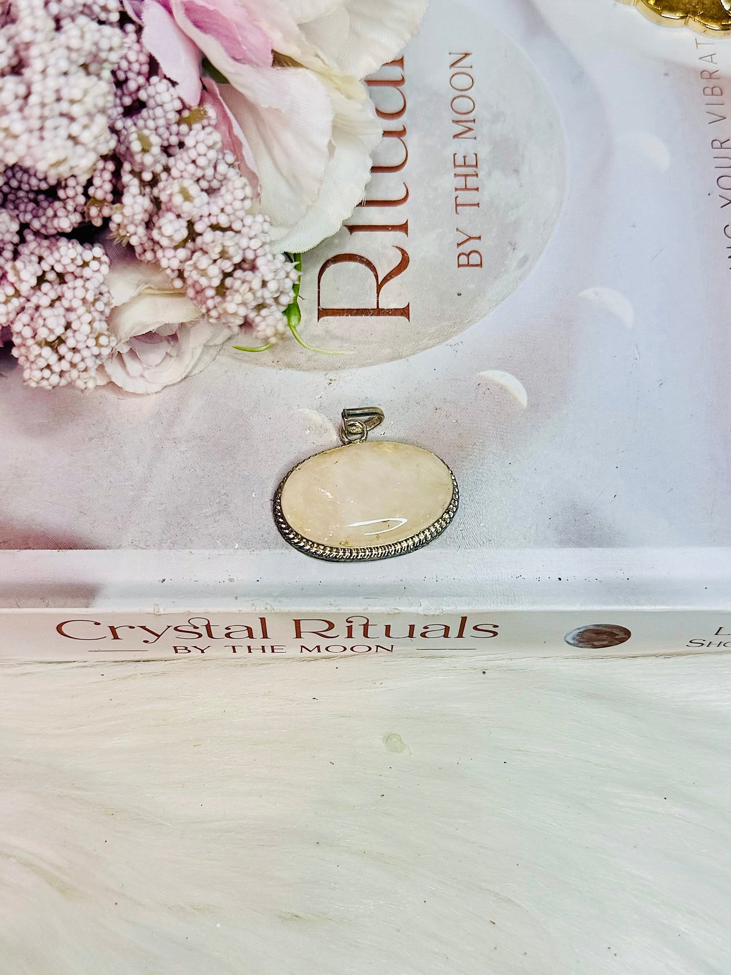 Beautiful Quartz Pendant In Gift Bag