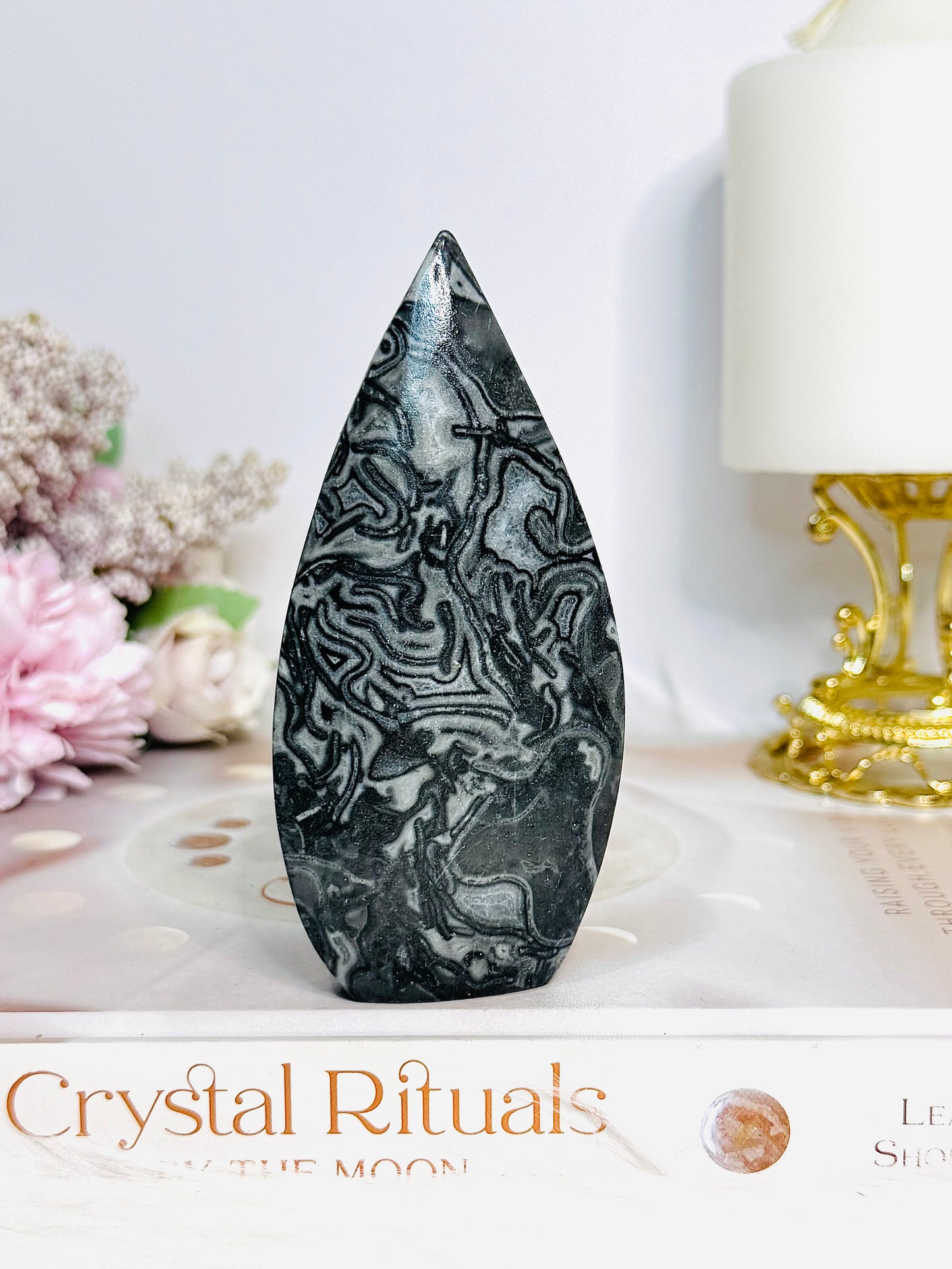 Black Panda Calcite Flame 10cm
