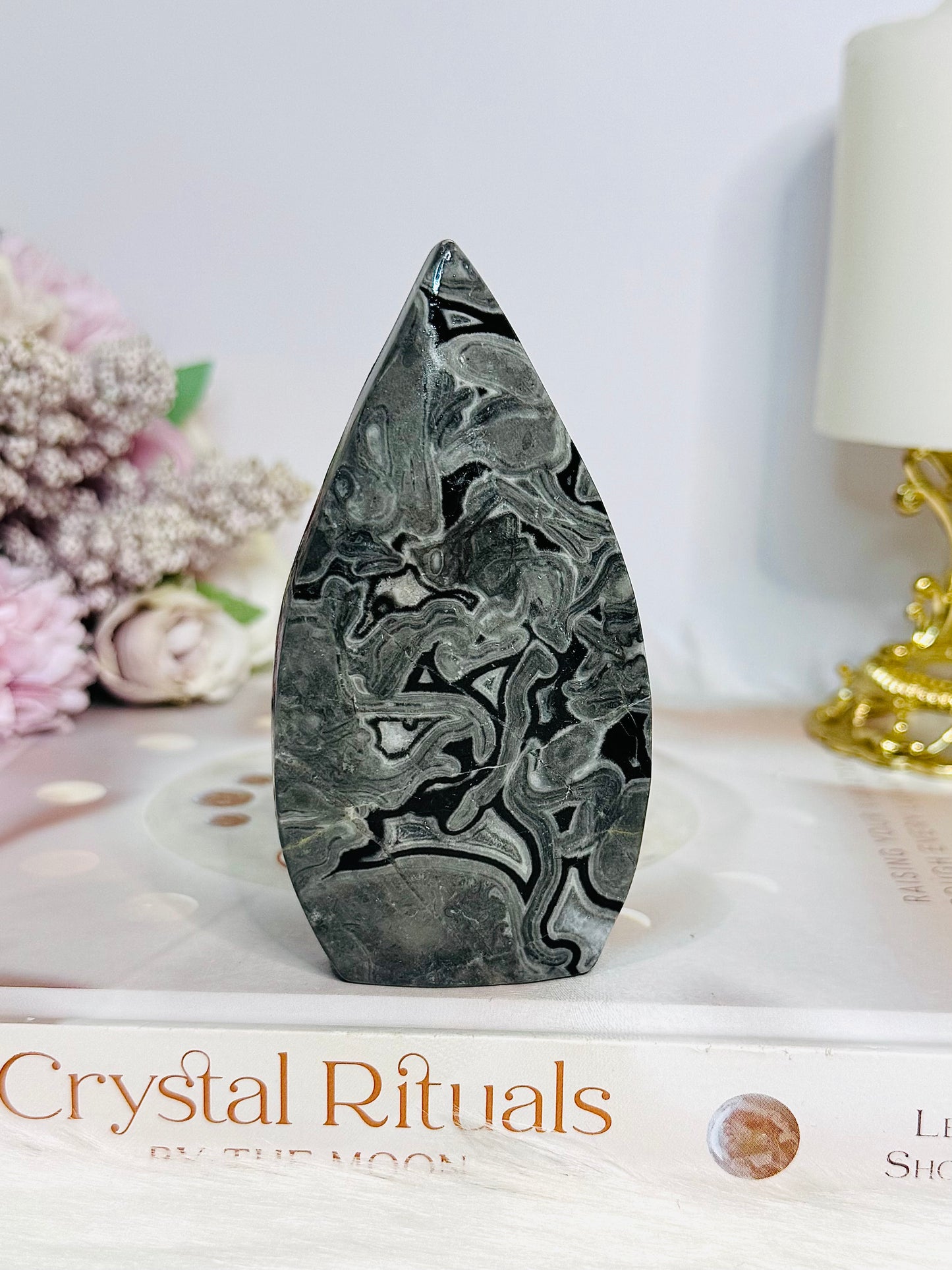 Black Panda Calcite Flame 10cm