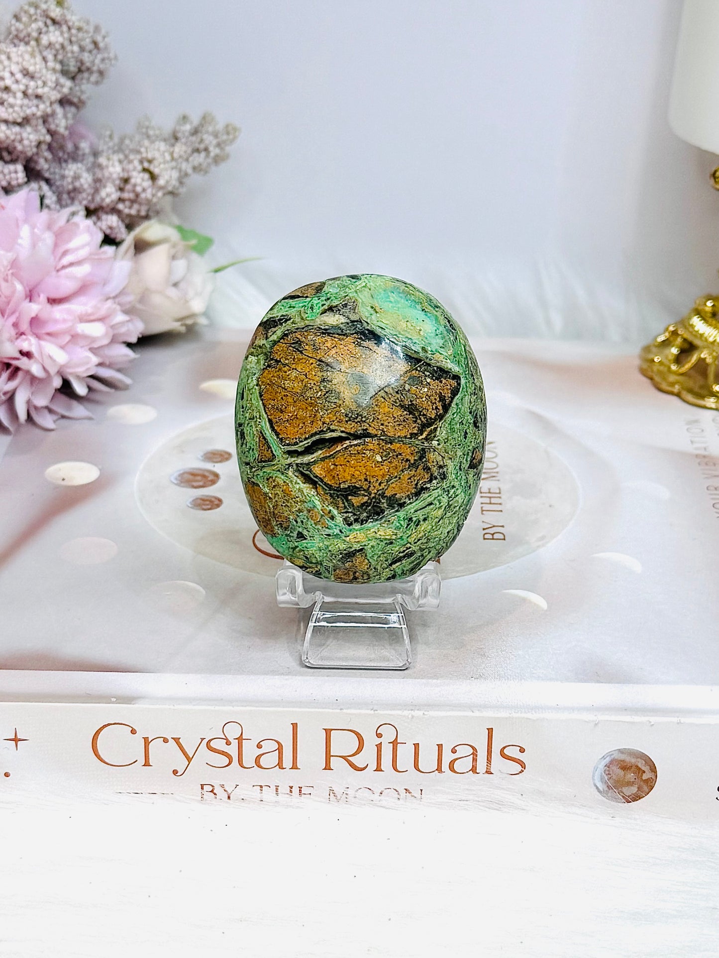 Smithsonite Palm Stone (stand is display only)
