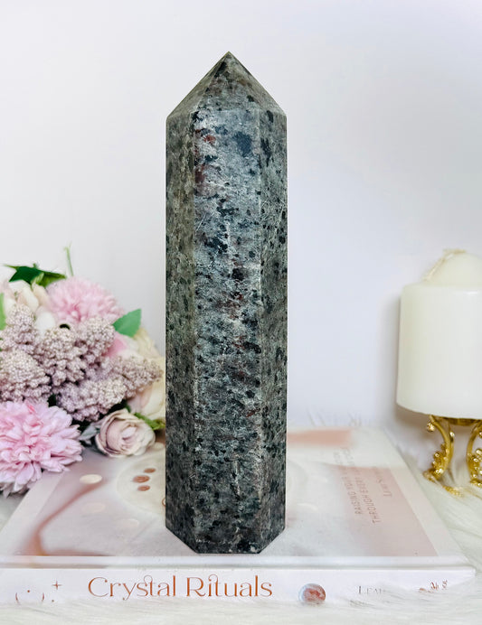 Large Chunky Yooperlite Tower (UV Reactive) 22cm 1.02KG