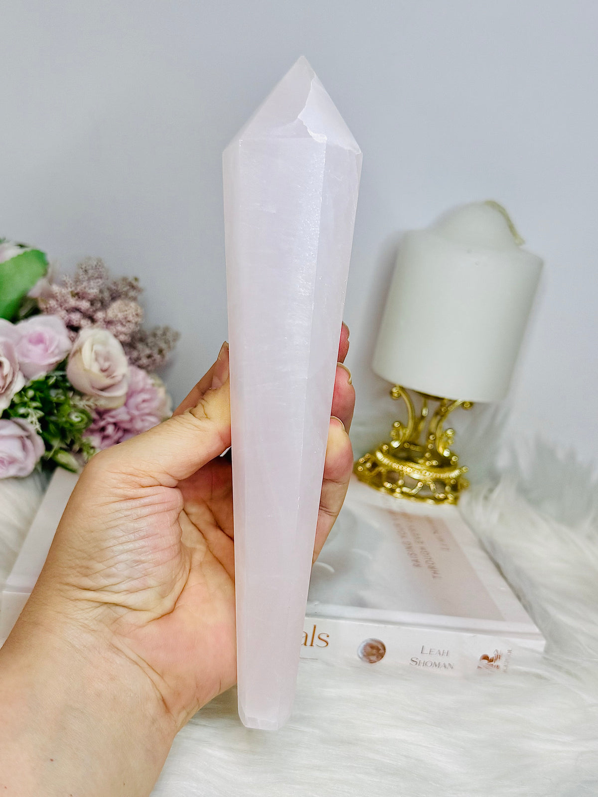 Mangano Calcite Large Wand | Tower (UV Reactive) 21cm On Stand