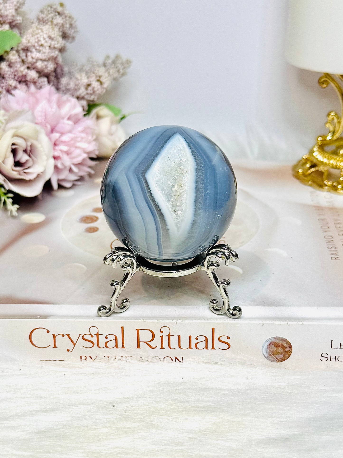 Druzy Agate Sphere on Stand 172g ￼