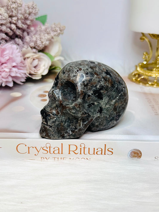 Yooperlite Carved Skull (UV Reactive) 8cm 300g