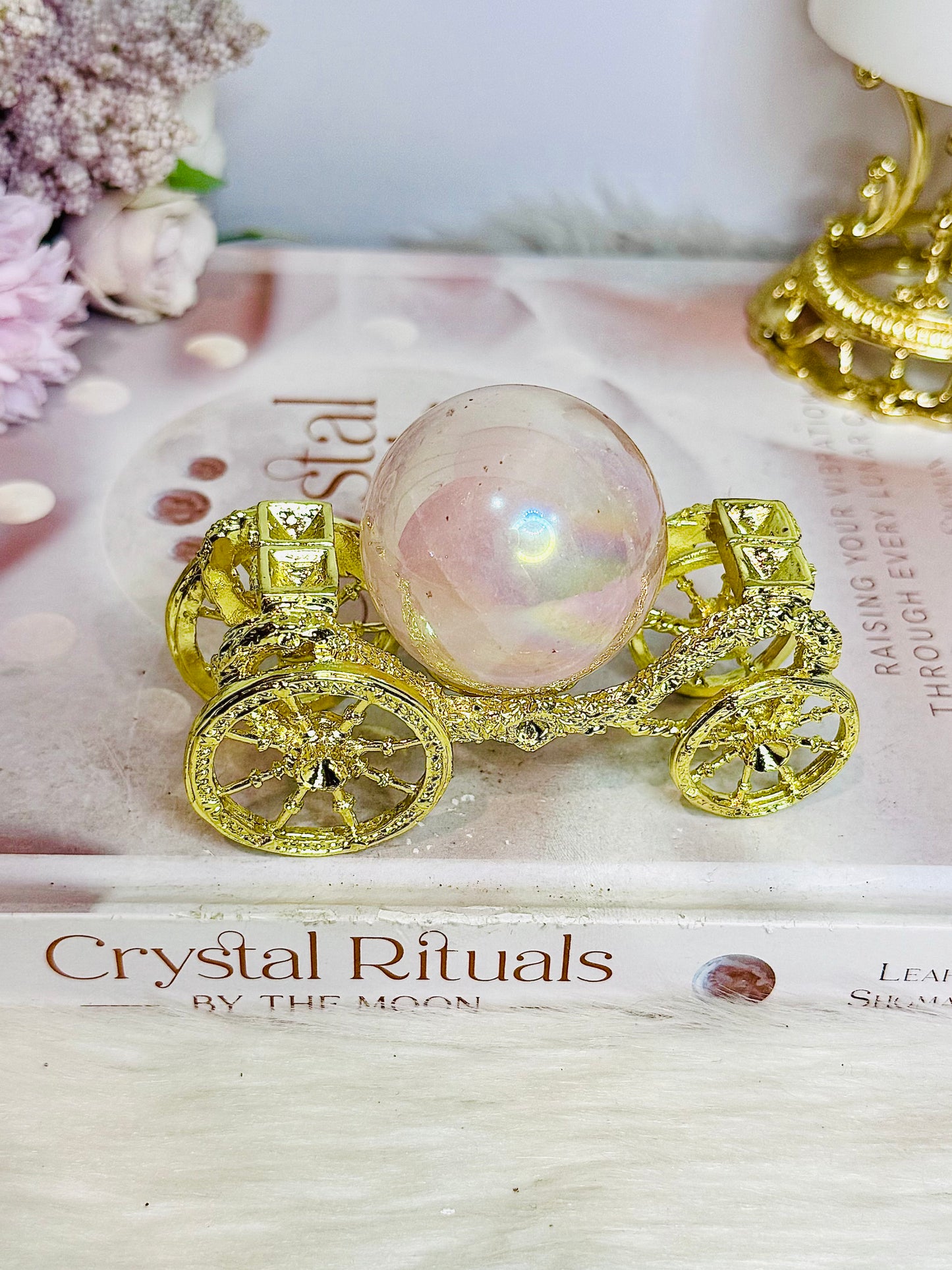 Gold Carriage with Angel Aura Sphere 9.5cm