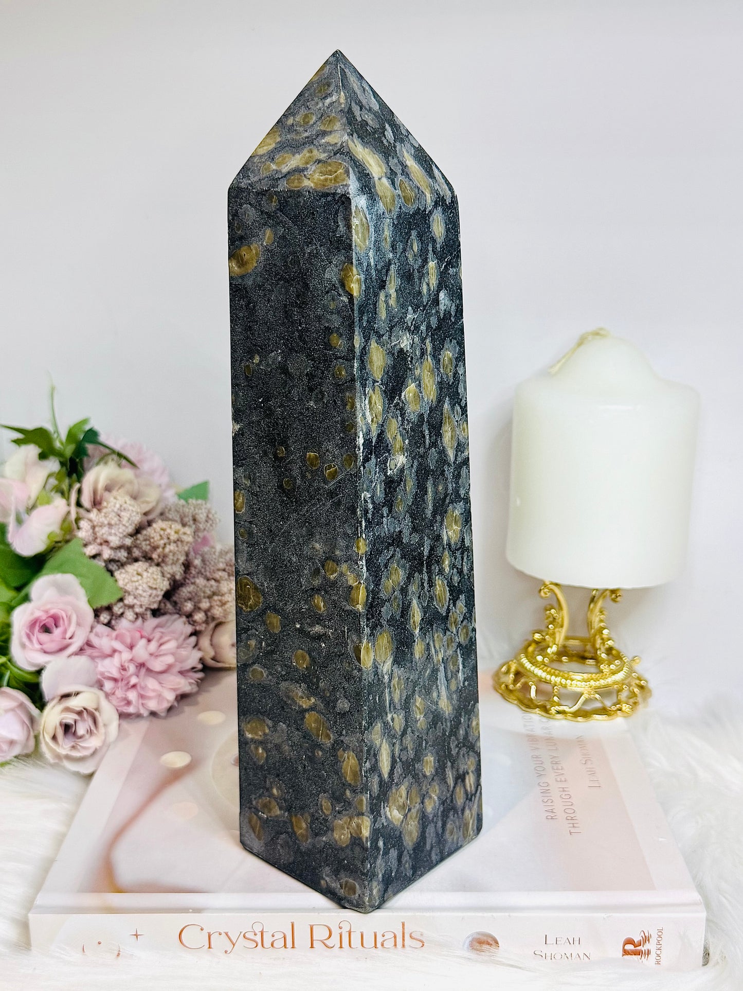 Huge Chalcedony in Basalt Tower 25cm 1.9KG