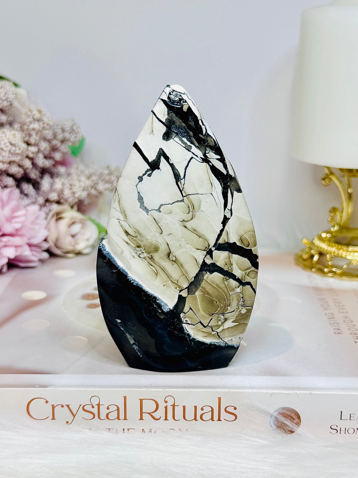 Volcano Agate (UV Reactive) Flame 11cm