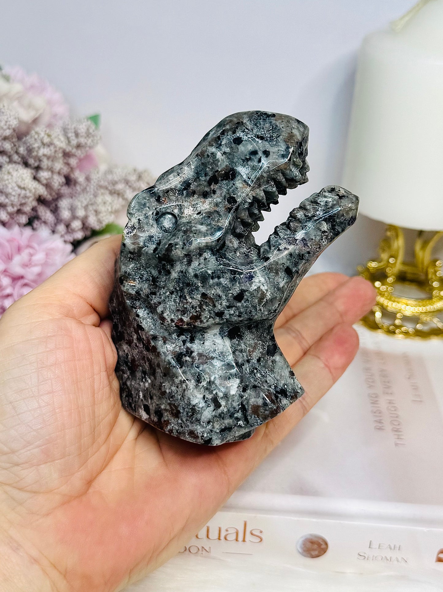 Yooperlite (UV Reactive) Carved Dinosaur 10cm 301g