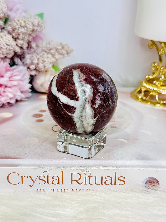 Red Onyx Sphere on Stand 171g