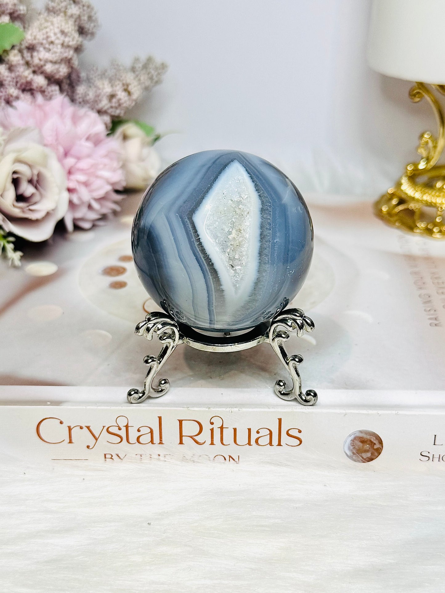 Druzy Agate Sphere on Stand 172g ￼