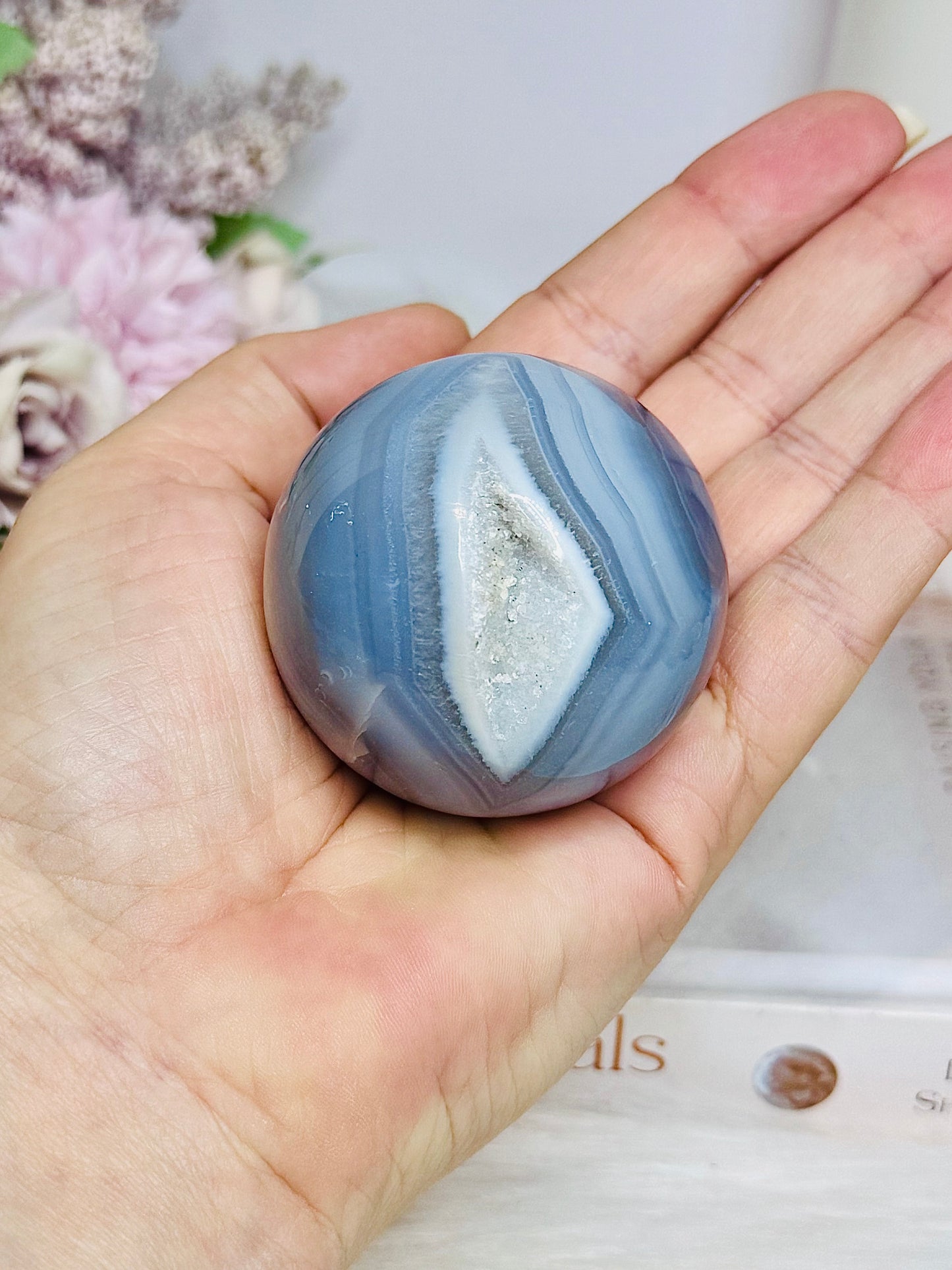 Druzy Agate Sphere on Stand 172g ￼