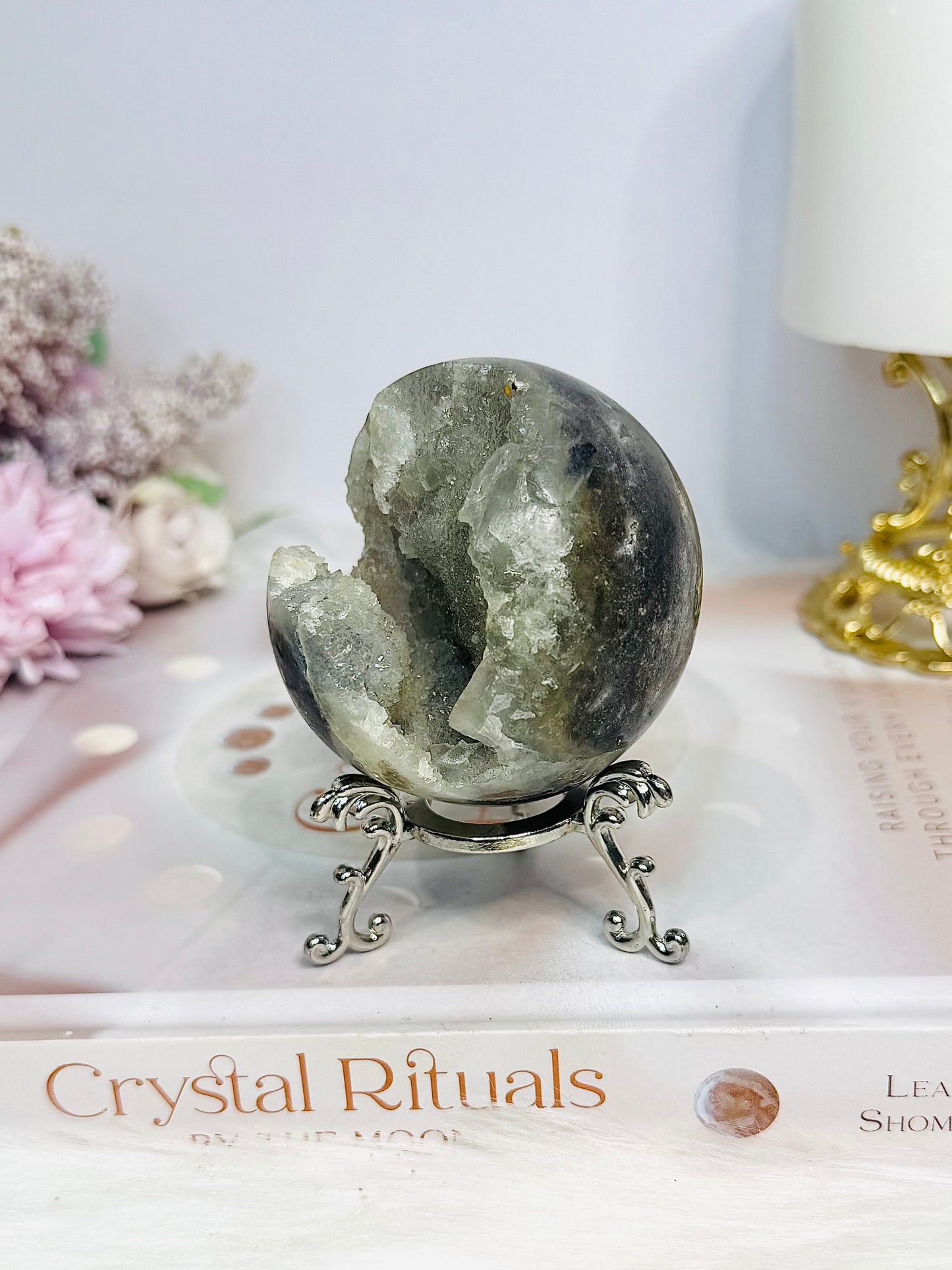 Druzy Agate Sphere on Stand 228g