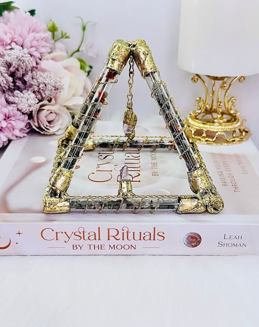 ⚜️ SALE ⚜️ Stunning Large 12cm Mixed Chip Gold Pyramid with 5 Vera Cruz Points