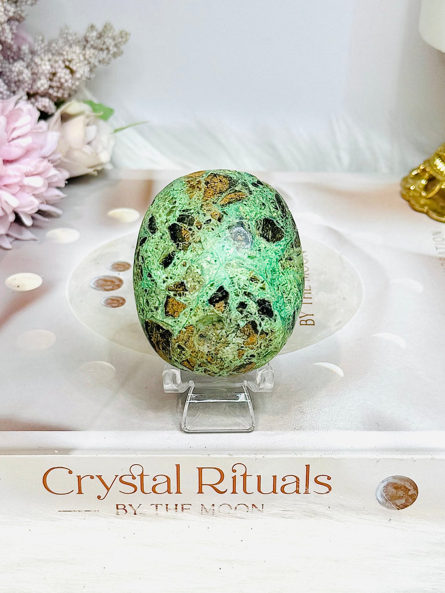 Smithsonite Palm Stone (stand is display only)