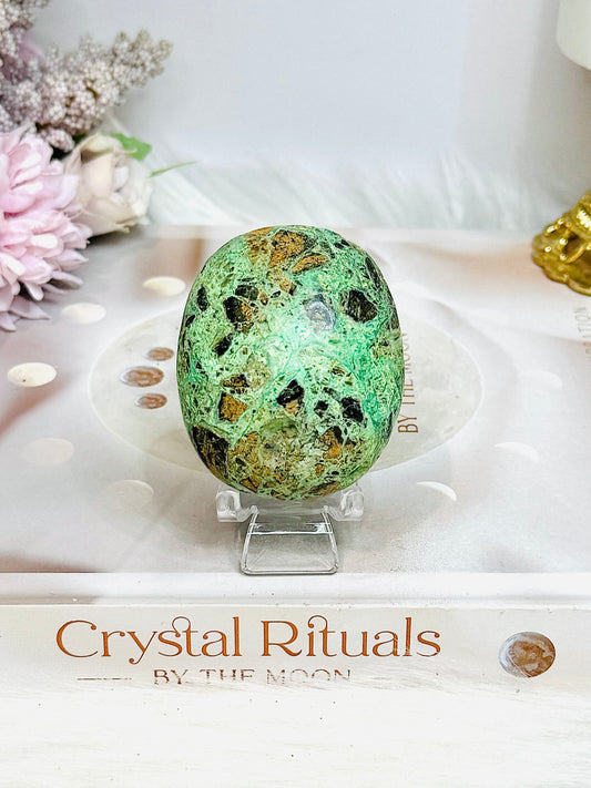 Smithsonite Palm Stone (stand is display only)