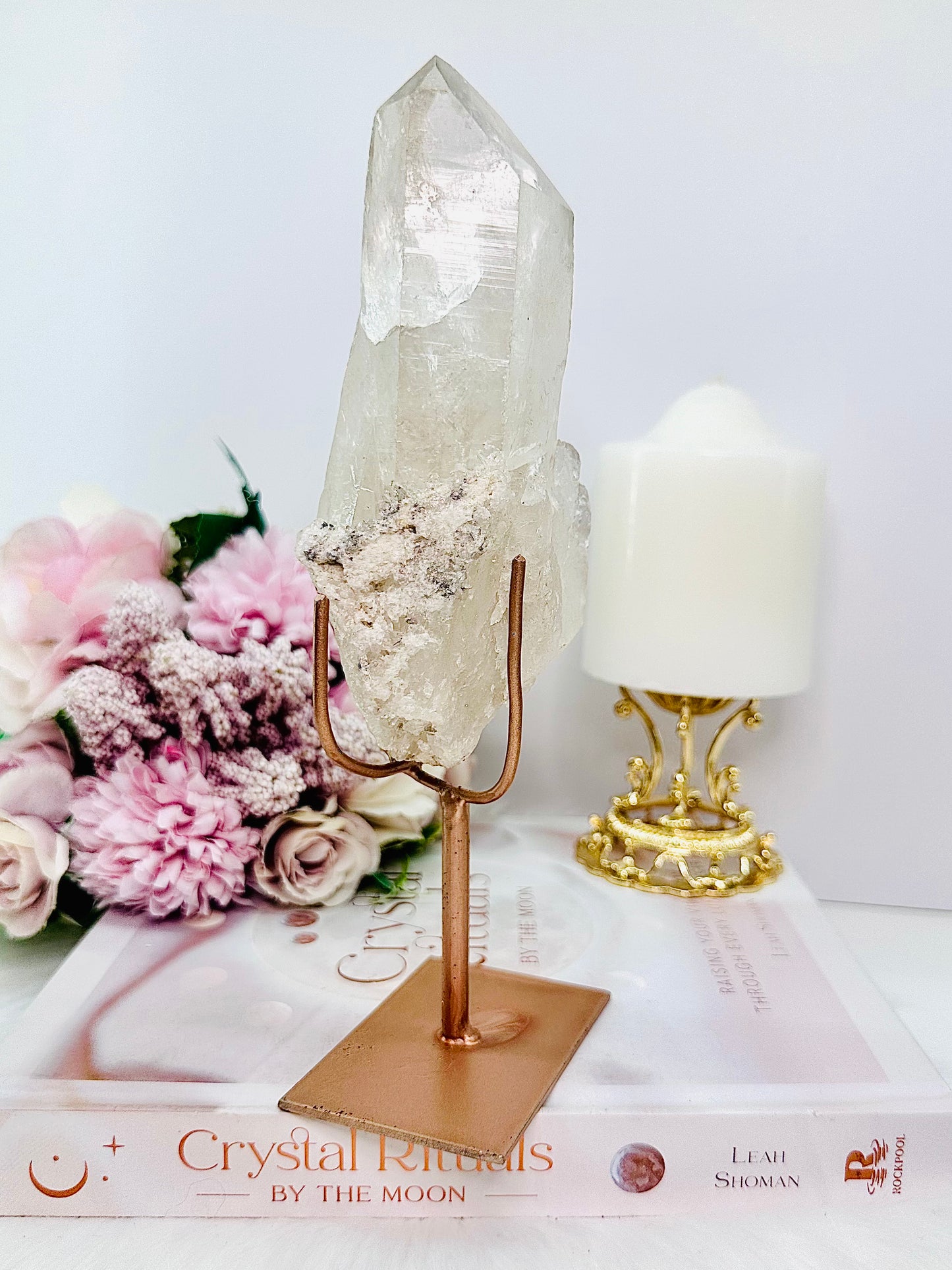 A Master Healer ~ Beautiful Large Chunky 20cm 607gram Clear Quartz Point On Rose Gold Stand From Brazil