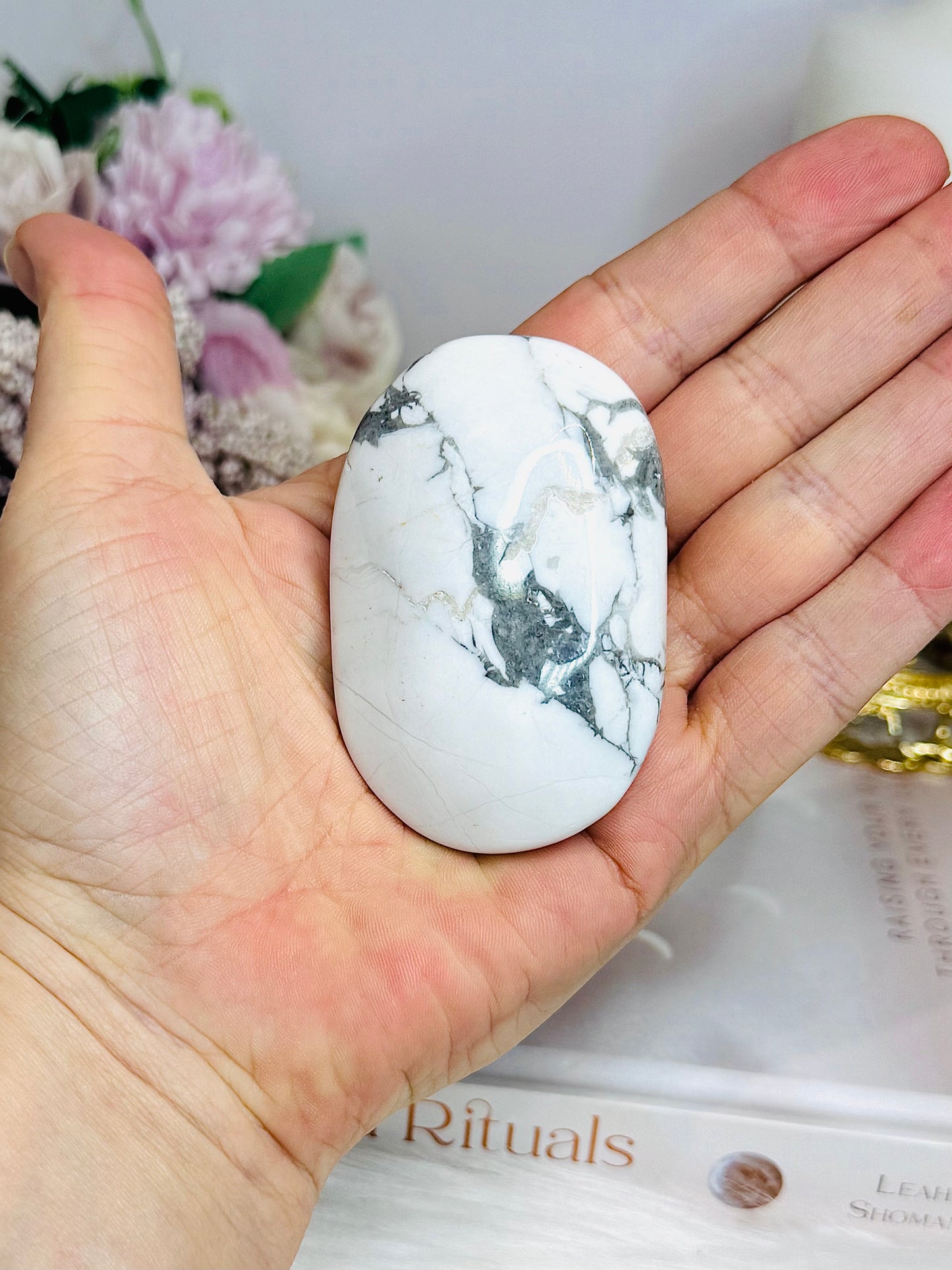 Large Howlite Palm Stone
