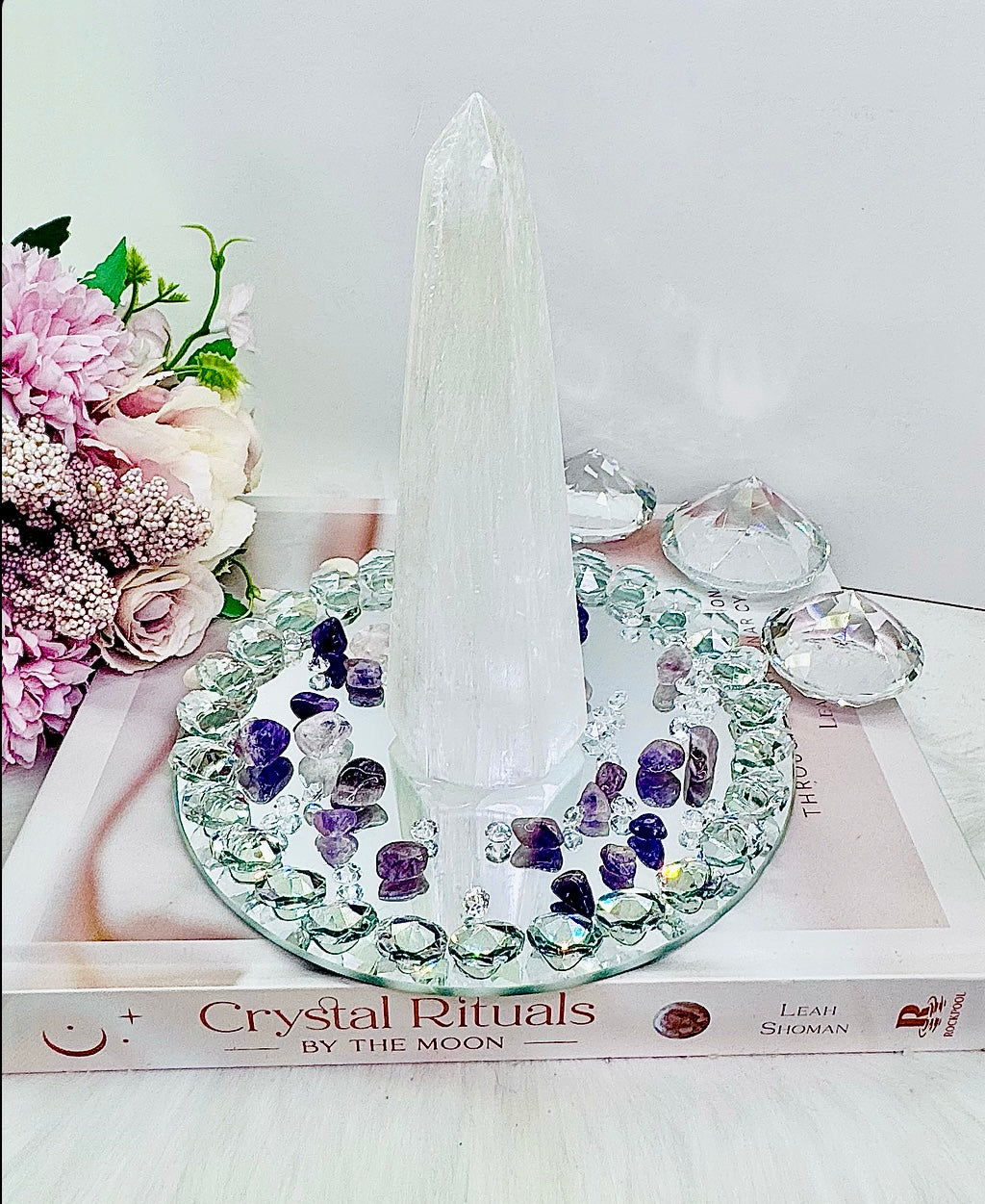 Stunning 15cm Diamanté Mirror Tray with 15cm Tall Selenite Tower & Amethyst Crystal Chips