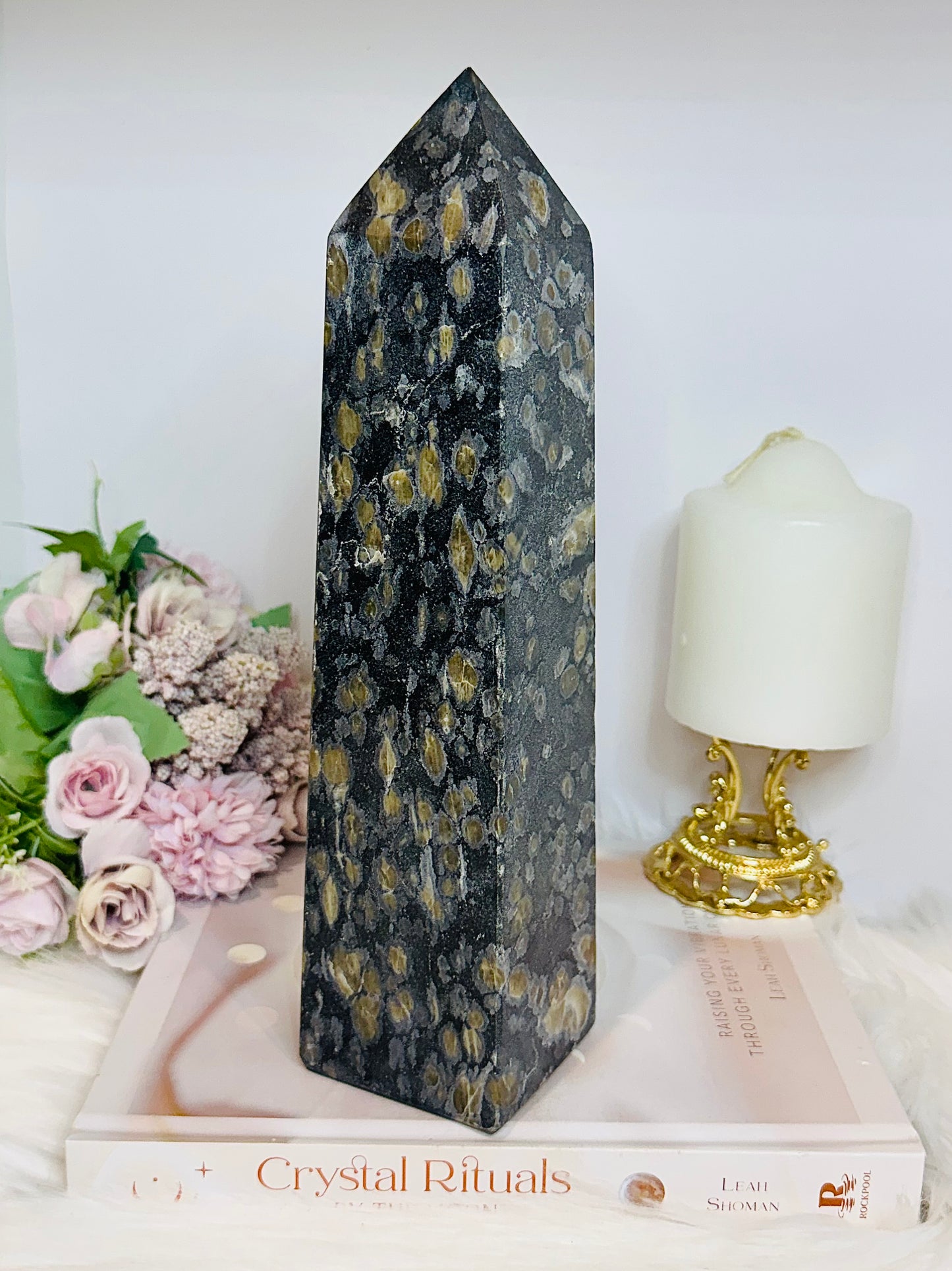 Huge Chalcedony in Basalt Tower 25cm 1.9KG