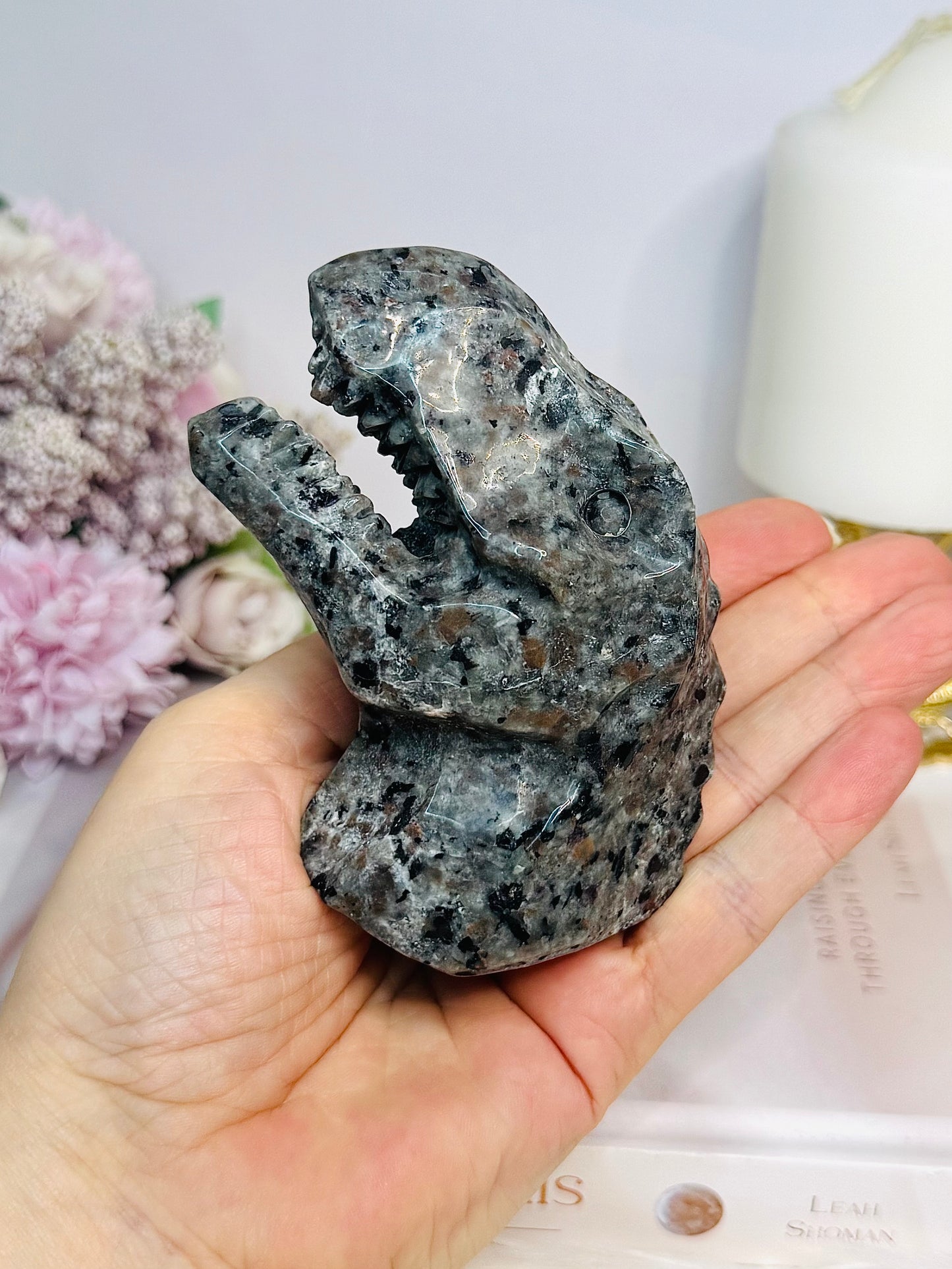 Yooperlite (UV Reactive) Carved Dinosaur 10cm 301g