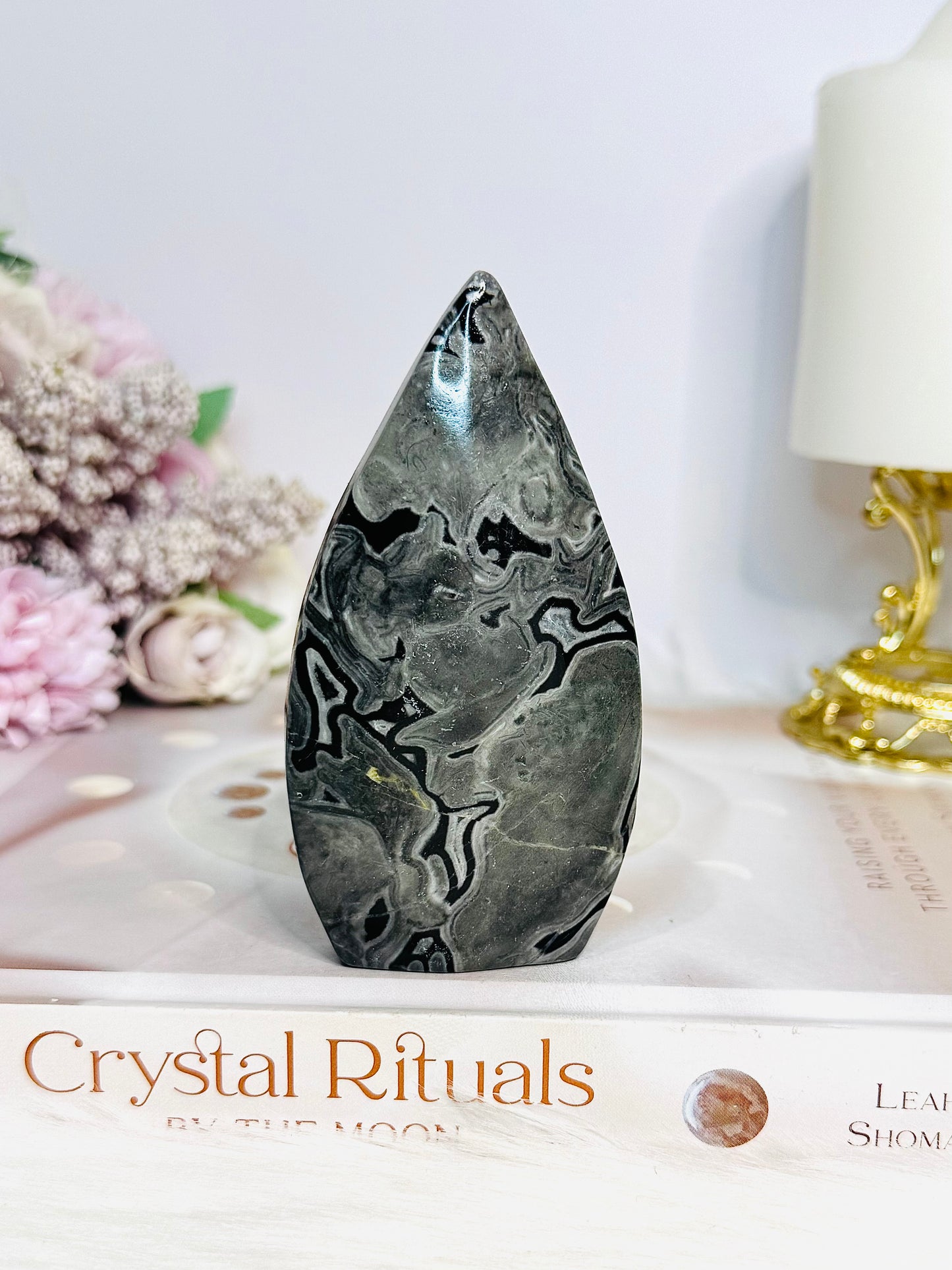 Black Panda Calcite Flame 10cm