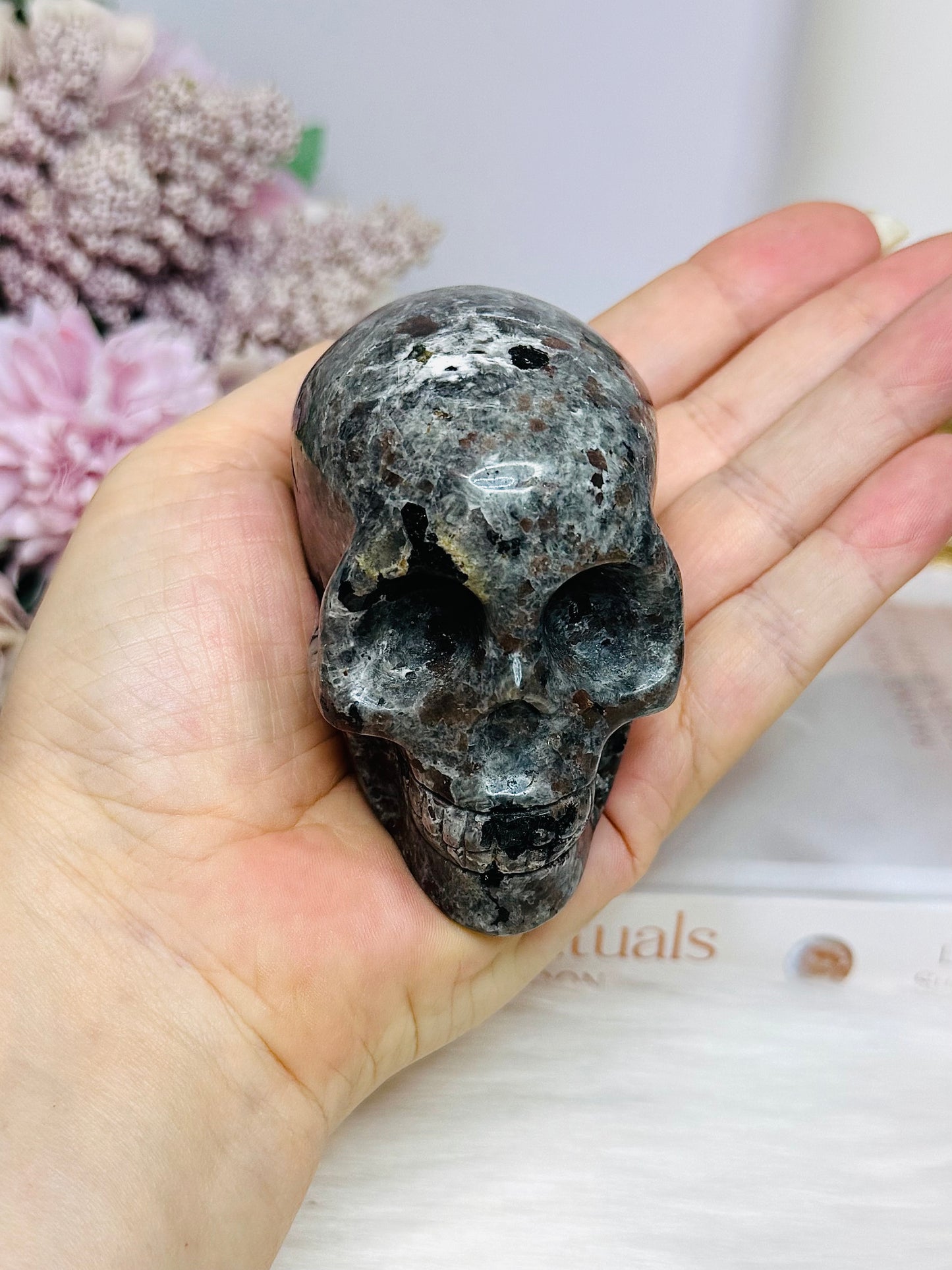 Yooperlite Carved Skull (UV Reactive) 8cm 300g