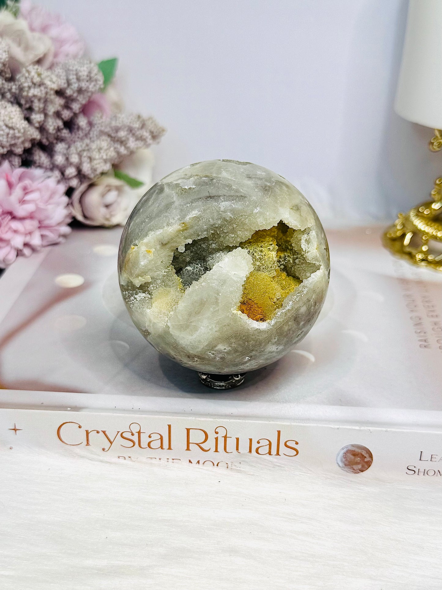 Druzy Agate Sphere on Stand 376g