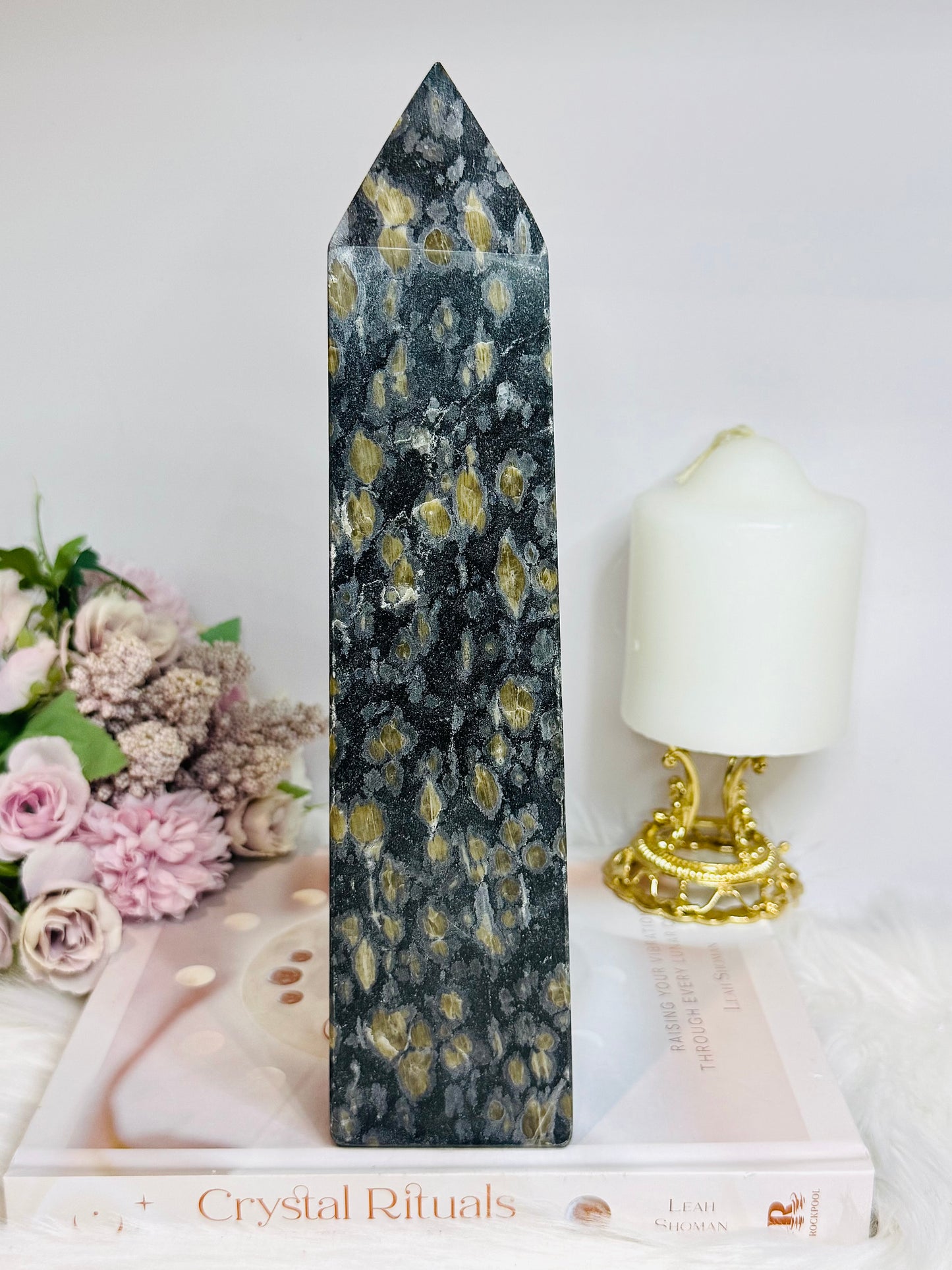 Huge Chalcedony in Basalt Tower 25cm 1.9KG