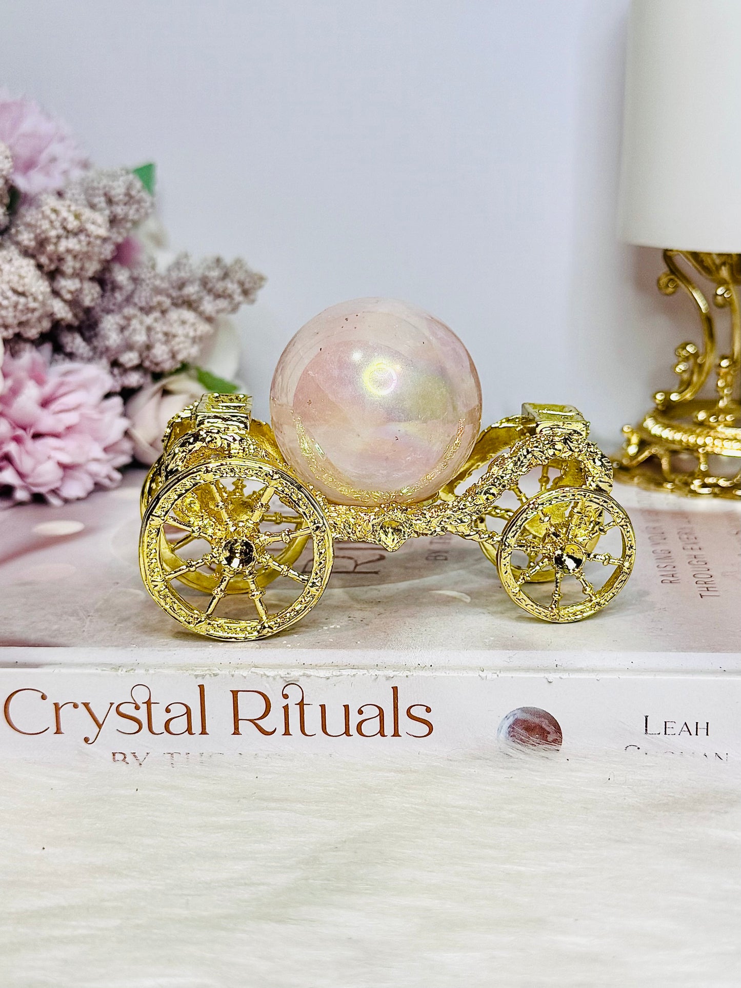 Gold Carriage with Angel Aura Sphere 9.5cm