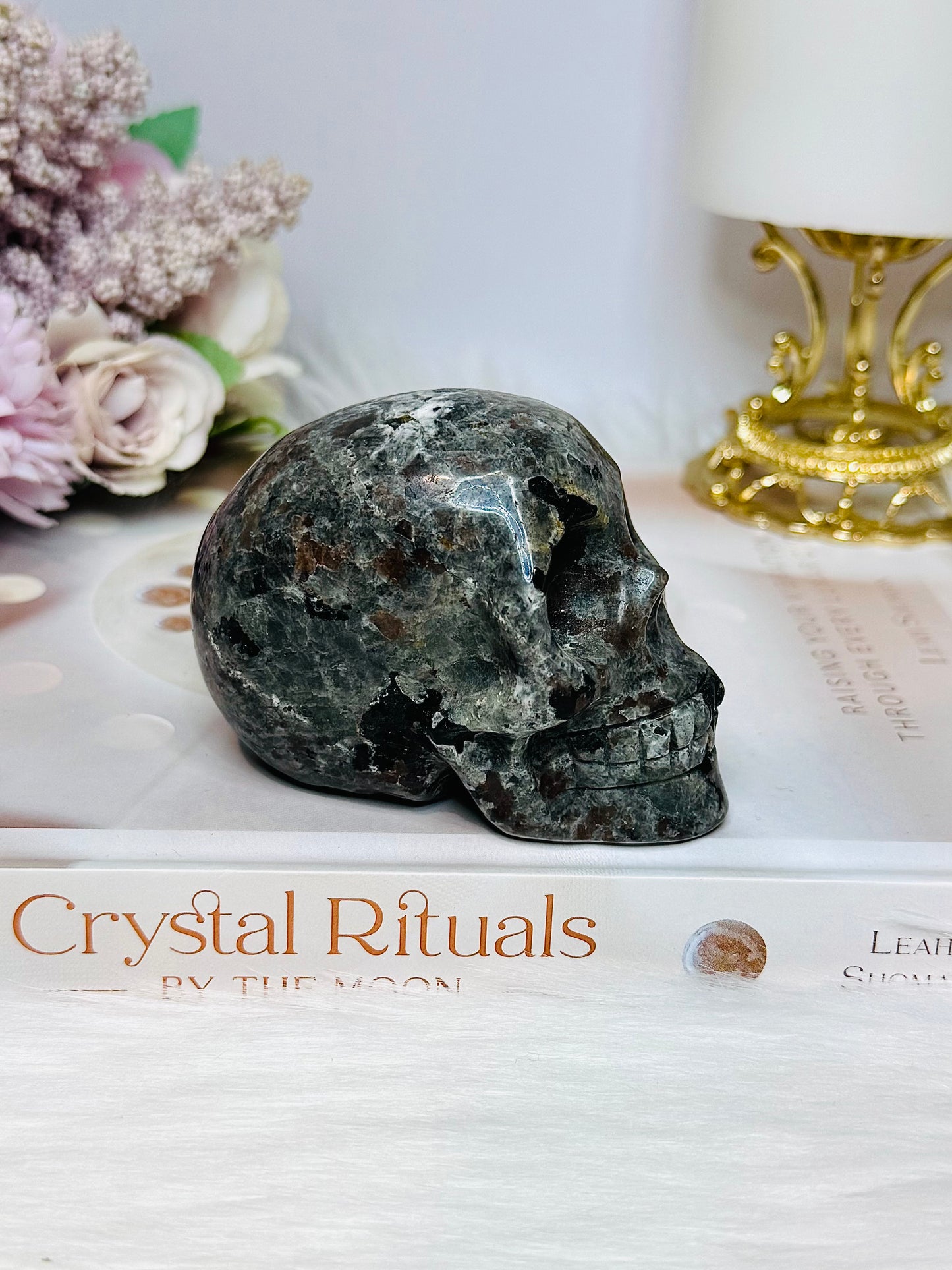 Yooperlite Carved Skull (UV Reactive) 8cm 300g