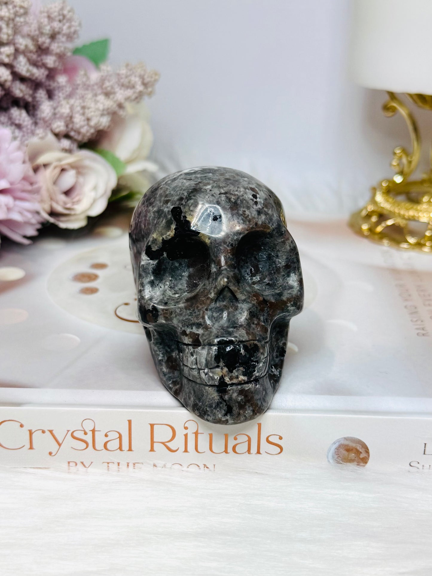 Yooperlite Carved Skull (UV Reactive) 8cm 300g