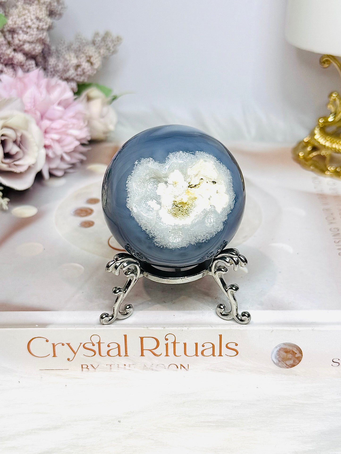 Druzy Agate Sphere on Stand 172g ￼