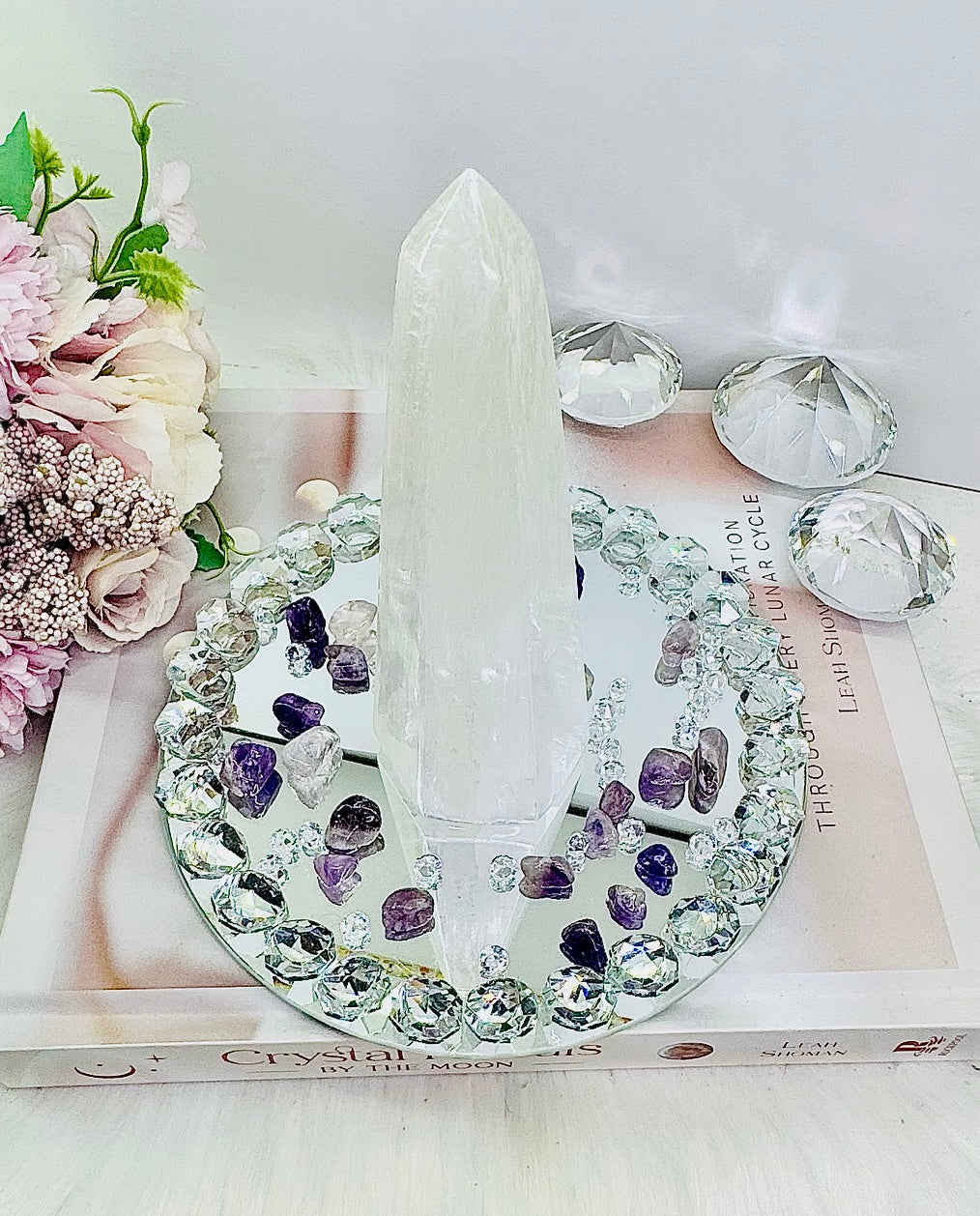 Stunning 15cm Diamanté Mirror Tray with 15cm Tall Selenite Tower & Amethyst Crystal Chips