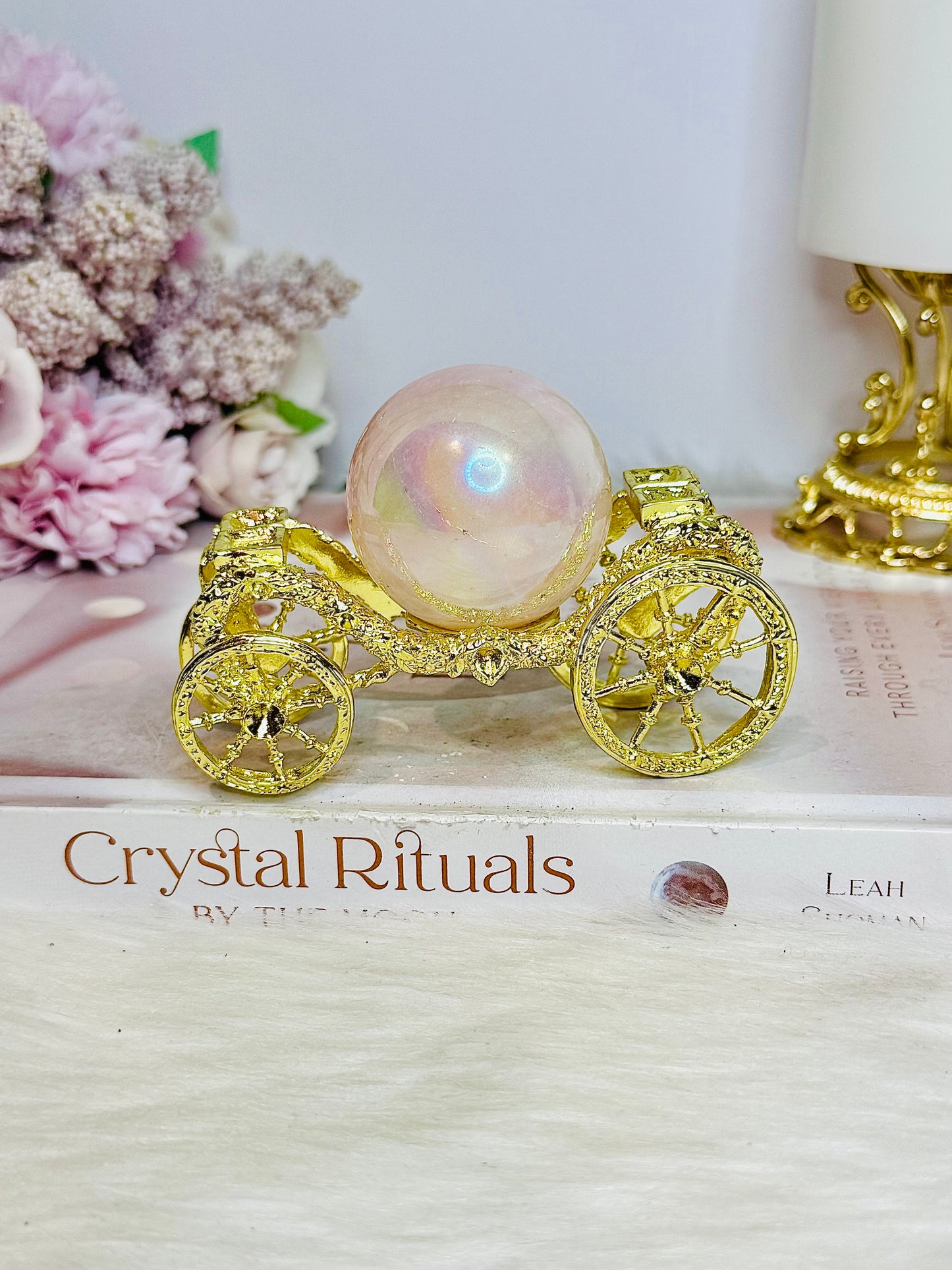 Gold Carriage with Angel Aura Sphere 9.5cm