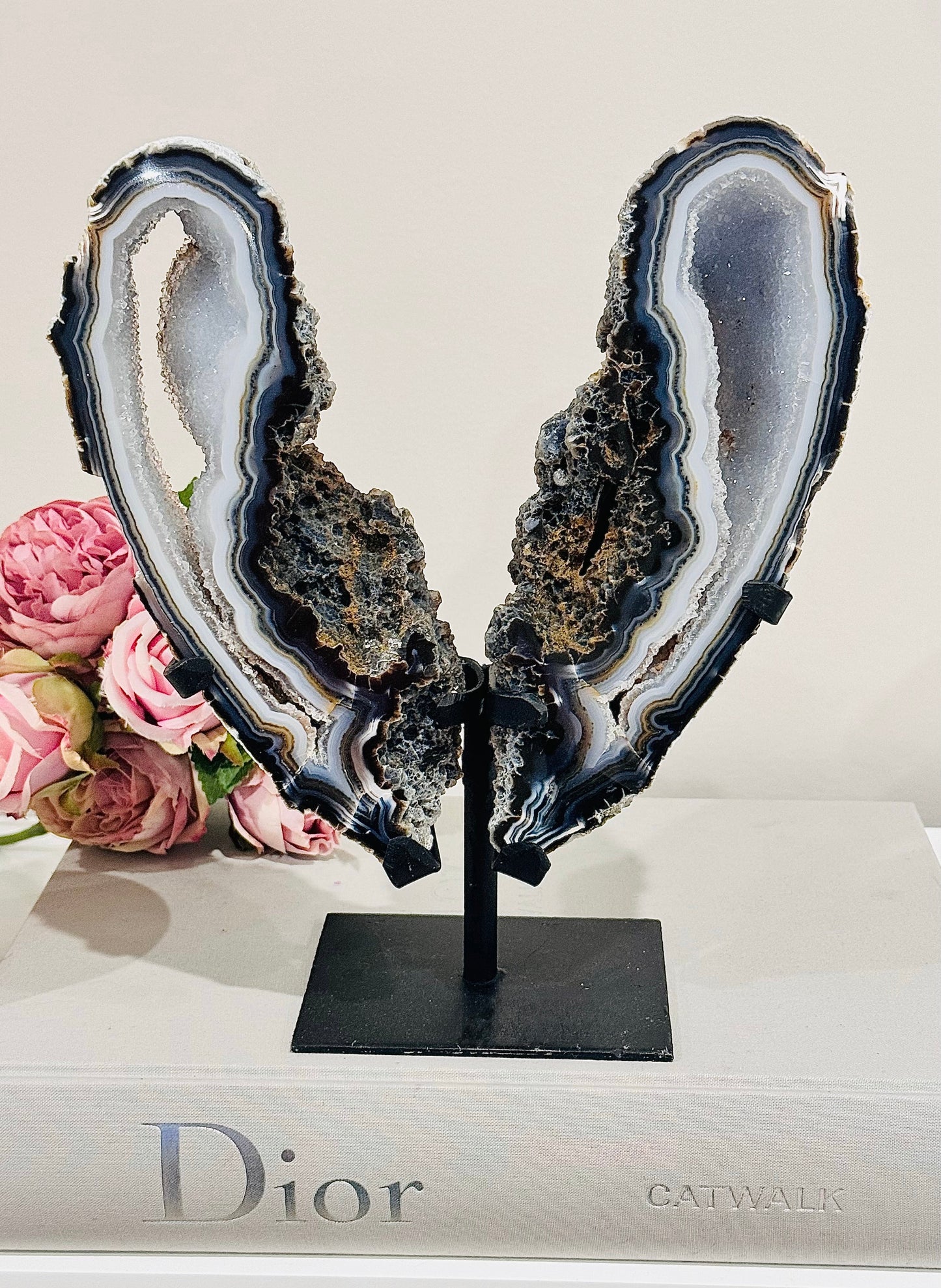 ⚜️ SALE ⚜️ High Grade Uniquely Fabulous Large 24.5cm 1.6KG Sparkling Druzy Blue Agate Chunky Wings On Stand From Brazil