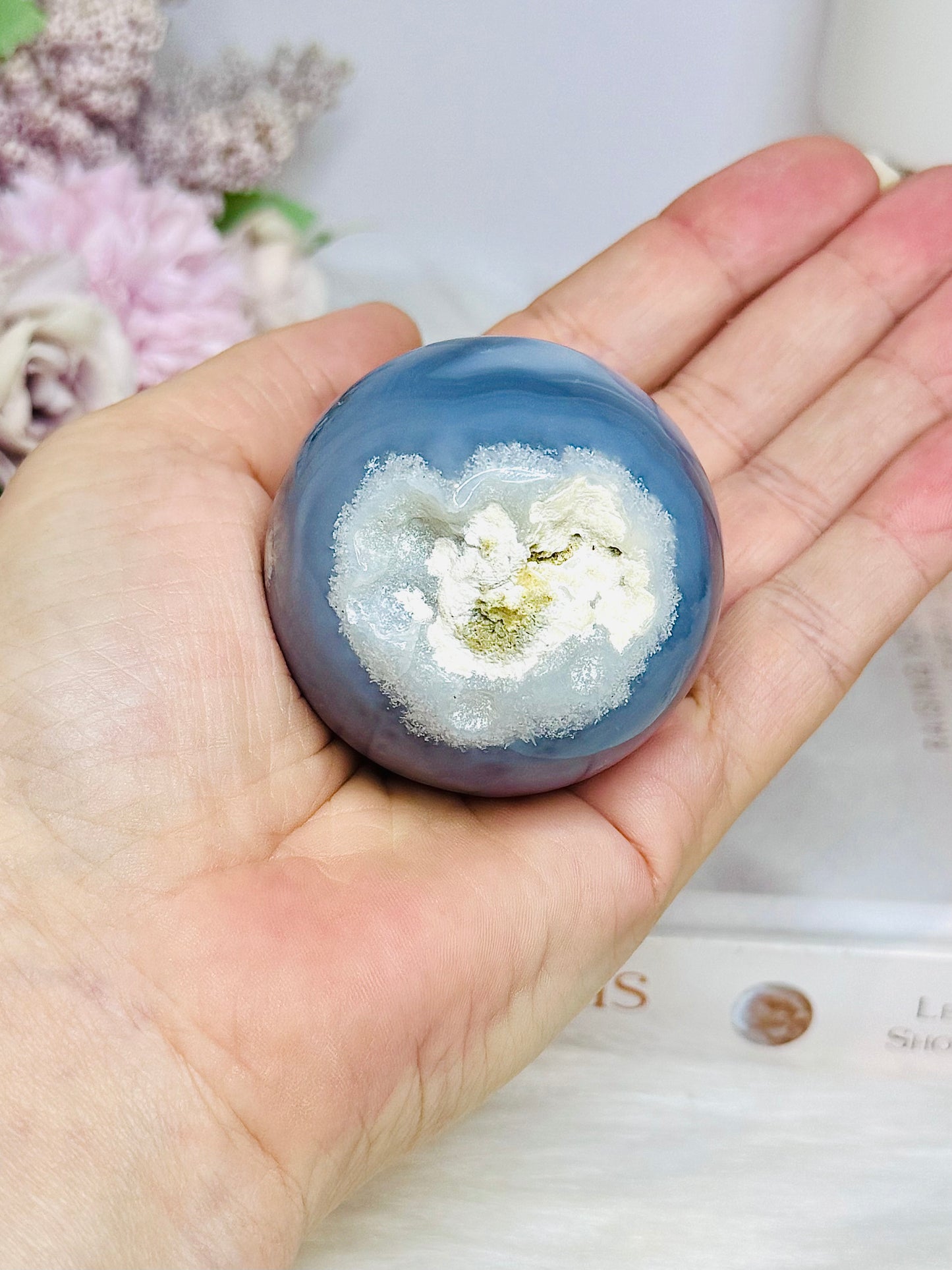 Druzy Agate Sphere on Stand 172g ￼