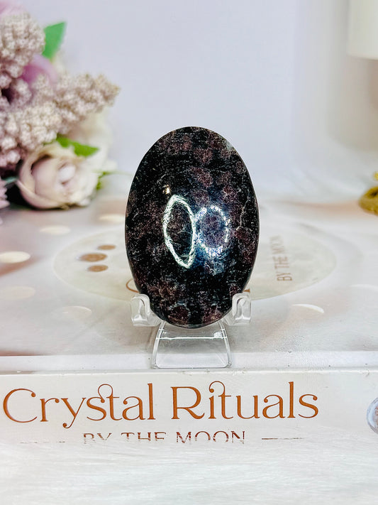 Garnet Palm Stone (stand is display only)