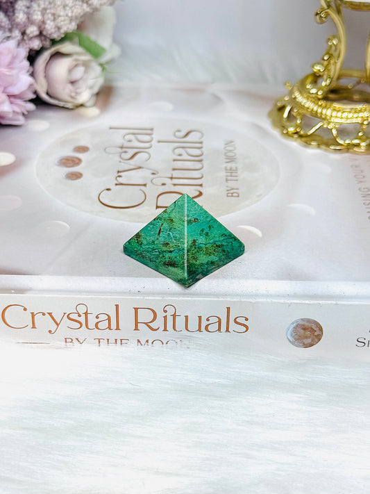 Small Natural Turquoise Pyramid 3cm