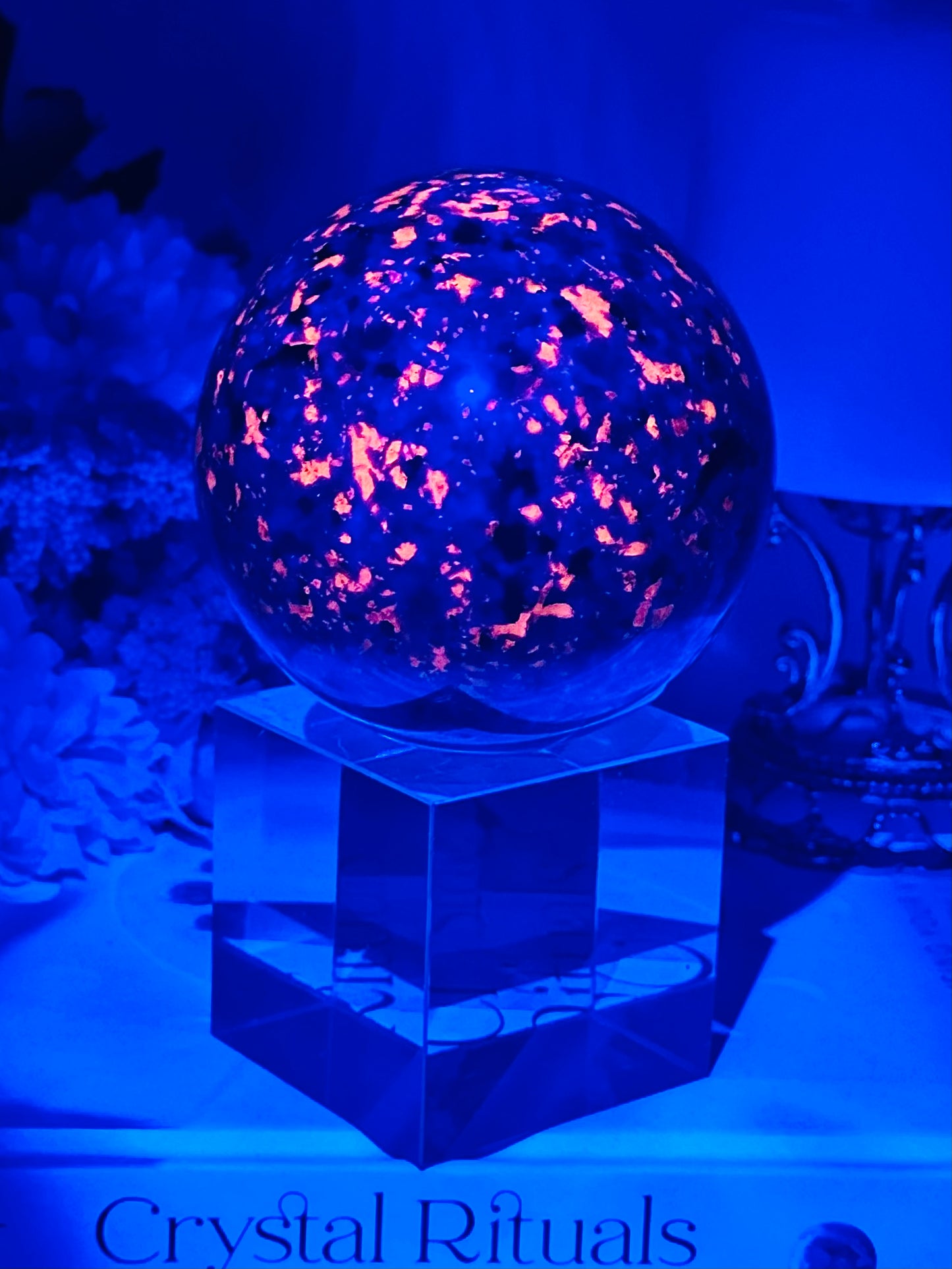 Wow! Incredibly Gorgeous Large 612gram Yooperlite Sphere UV Light Reactive On Stand (glass stand in pic is display only)