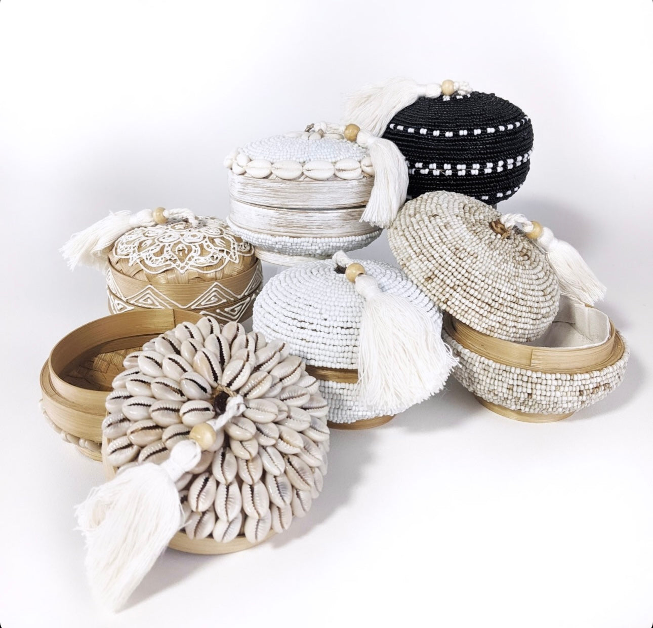 Gorgeous Set of 6 Decorative Shell Coastal Boho Baskets